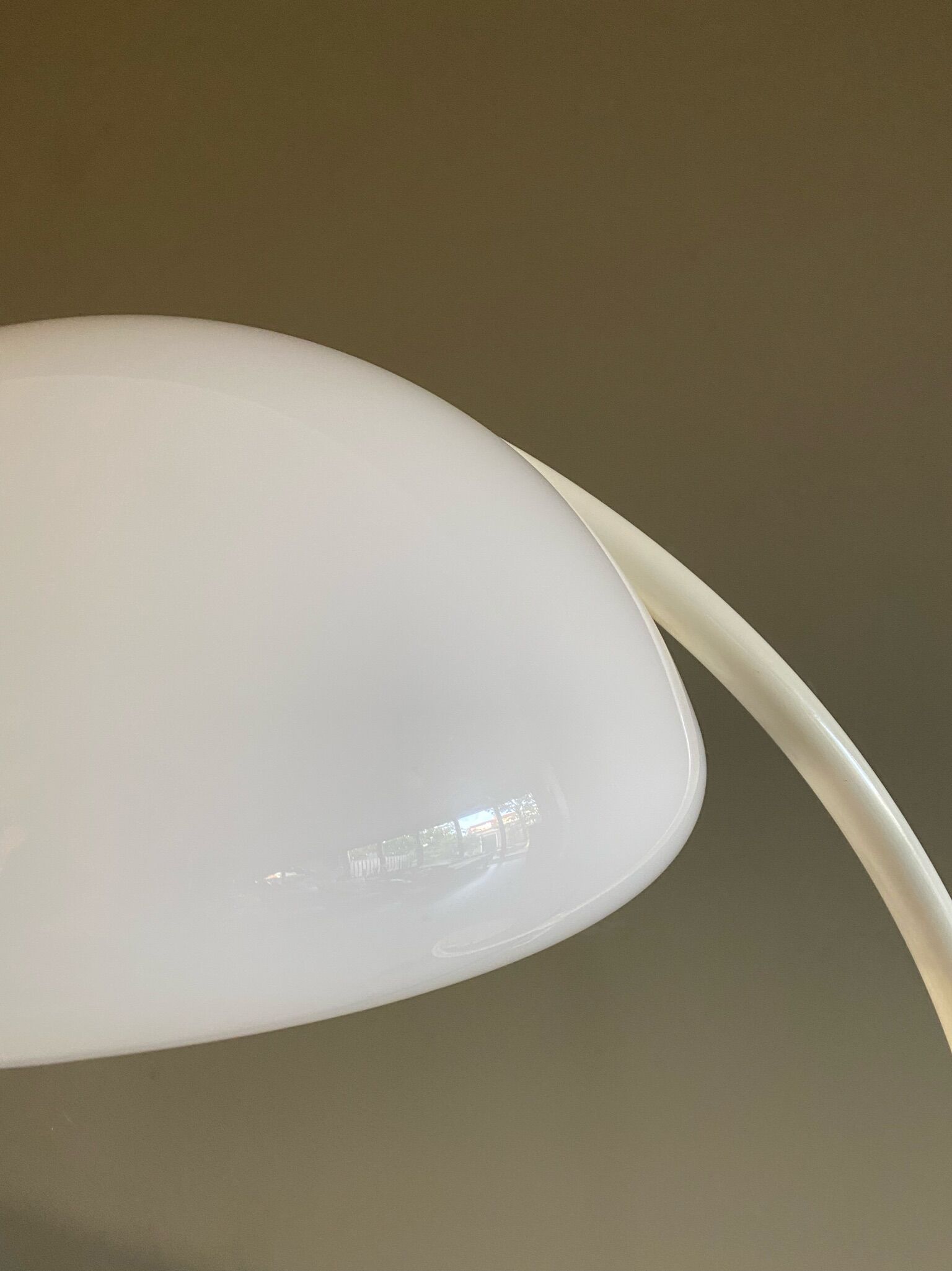 White serpente floor lamp Martinelli