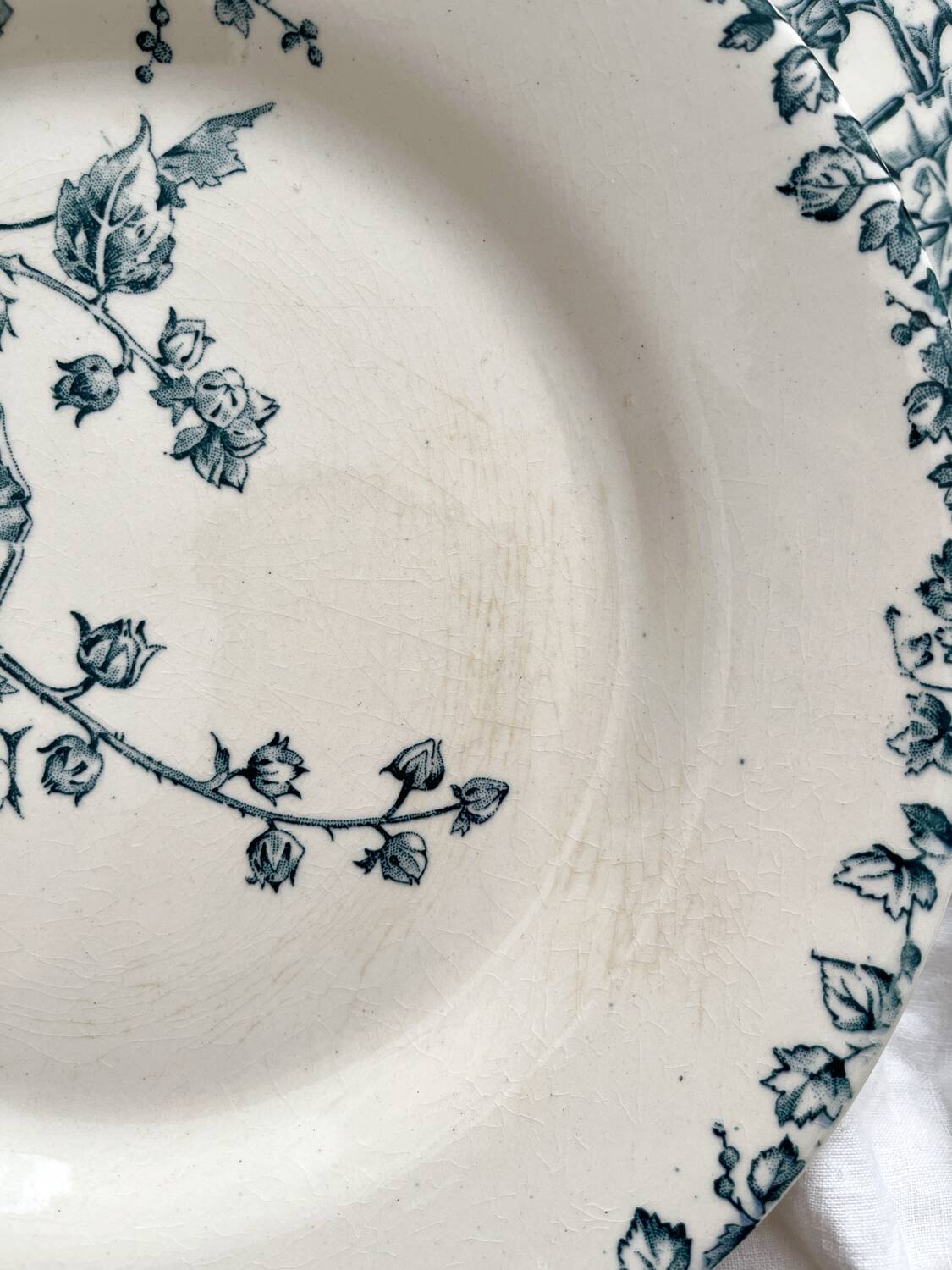 6 flat ironstone plates “Hollyhock” Gien