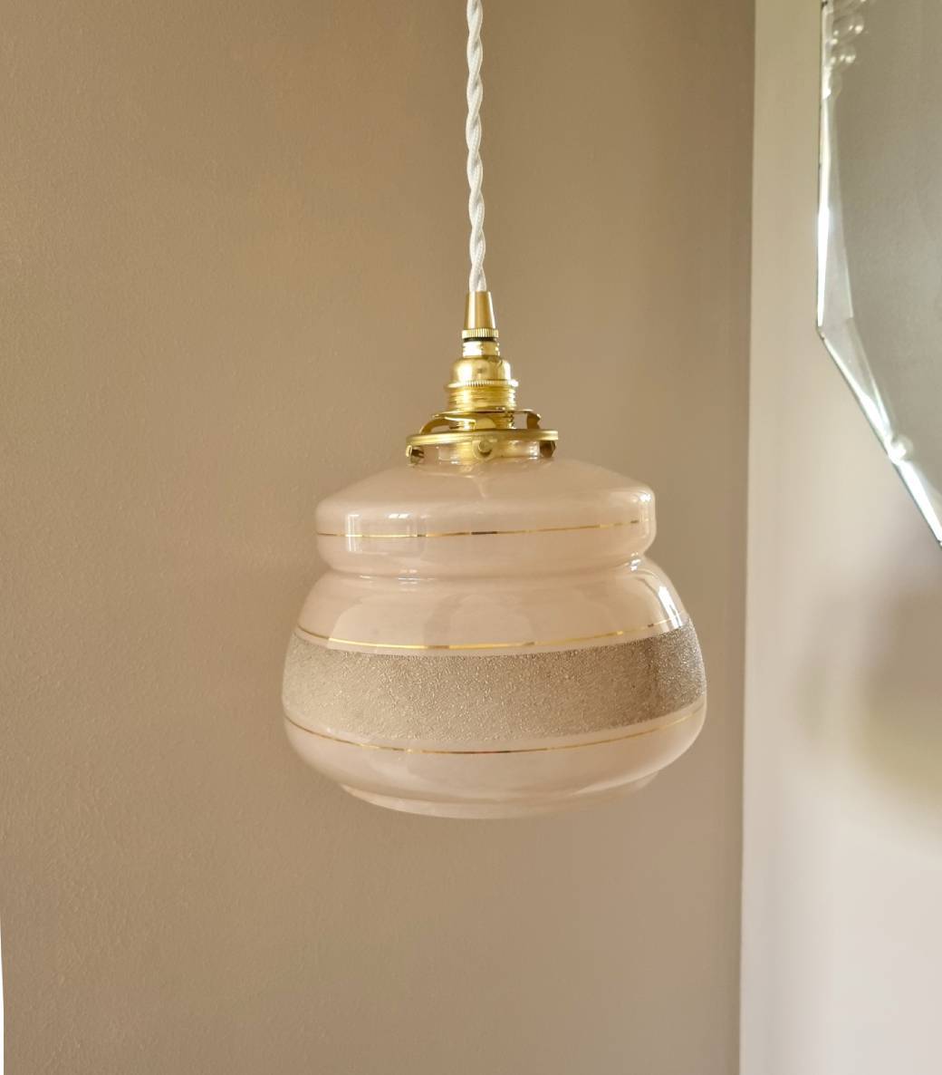 Rosy pendant light