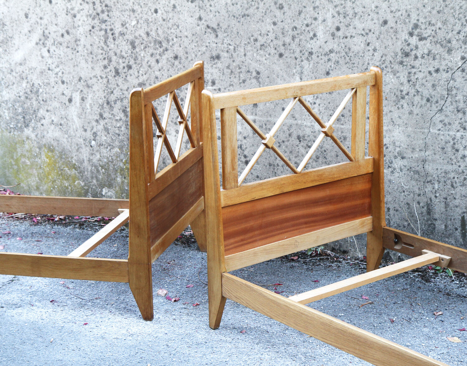 Twin beds to braces 1950