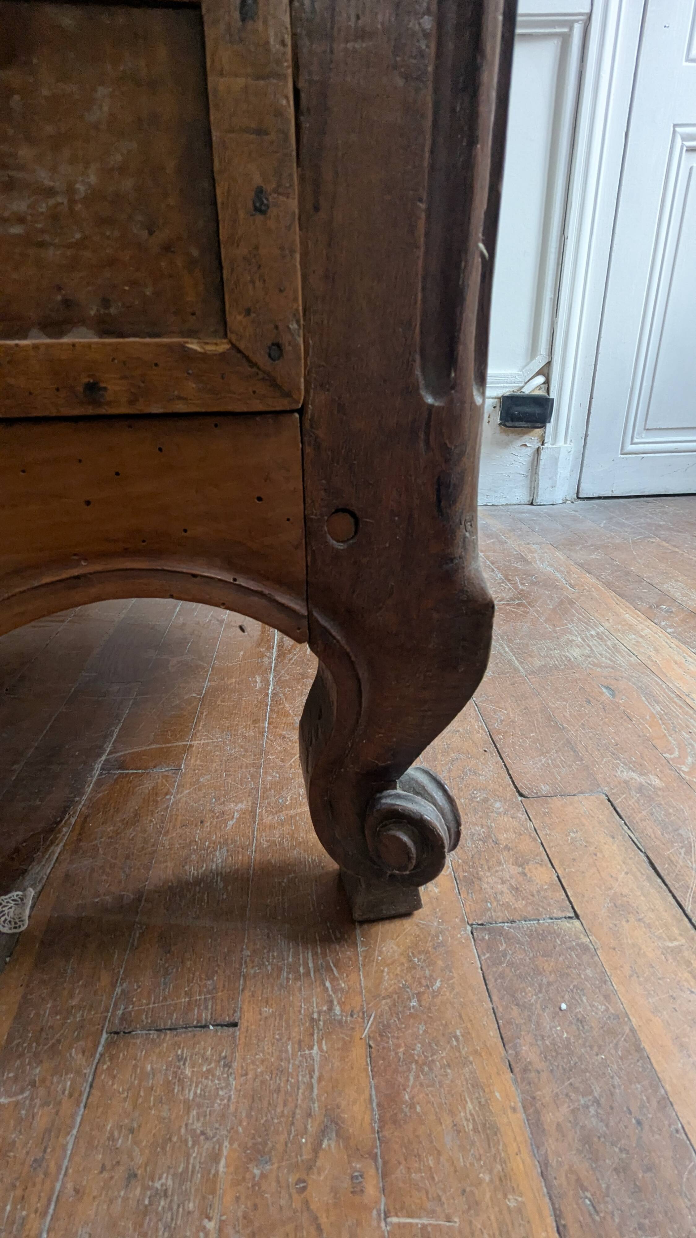 Armoire époque style Louis XV -Louis XVI en noyer