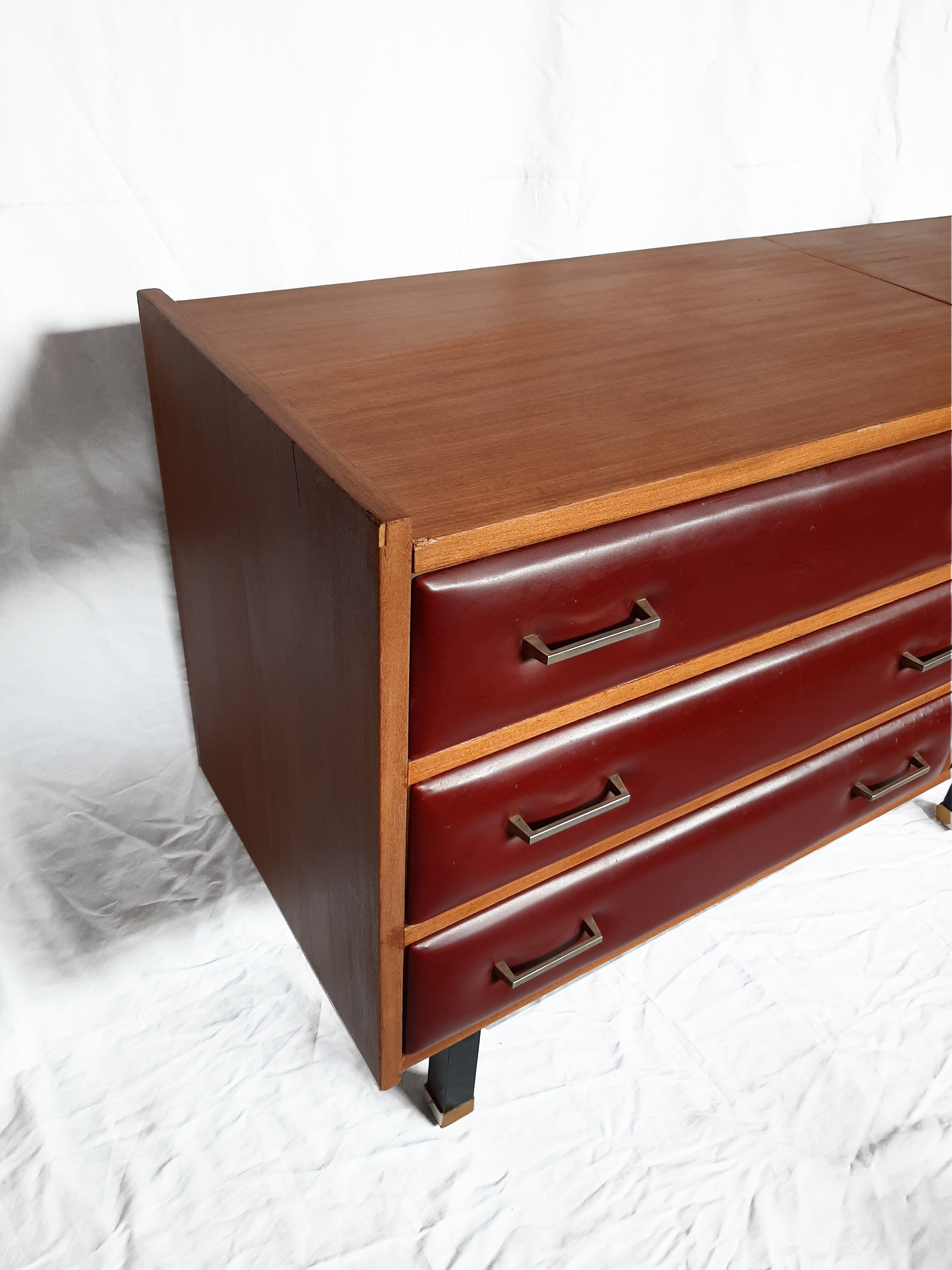 Chest of drawers dressing table