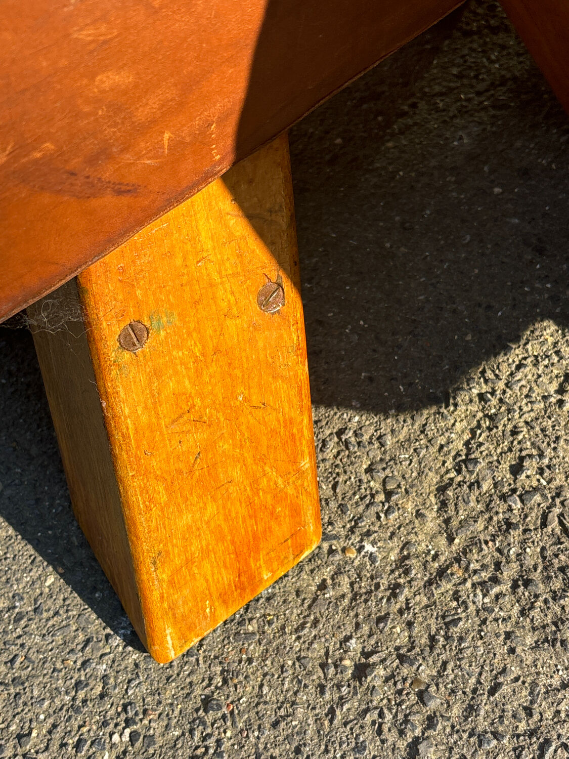 Horseshoe stool
