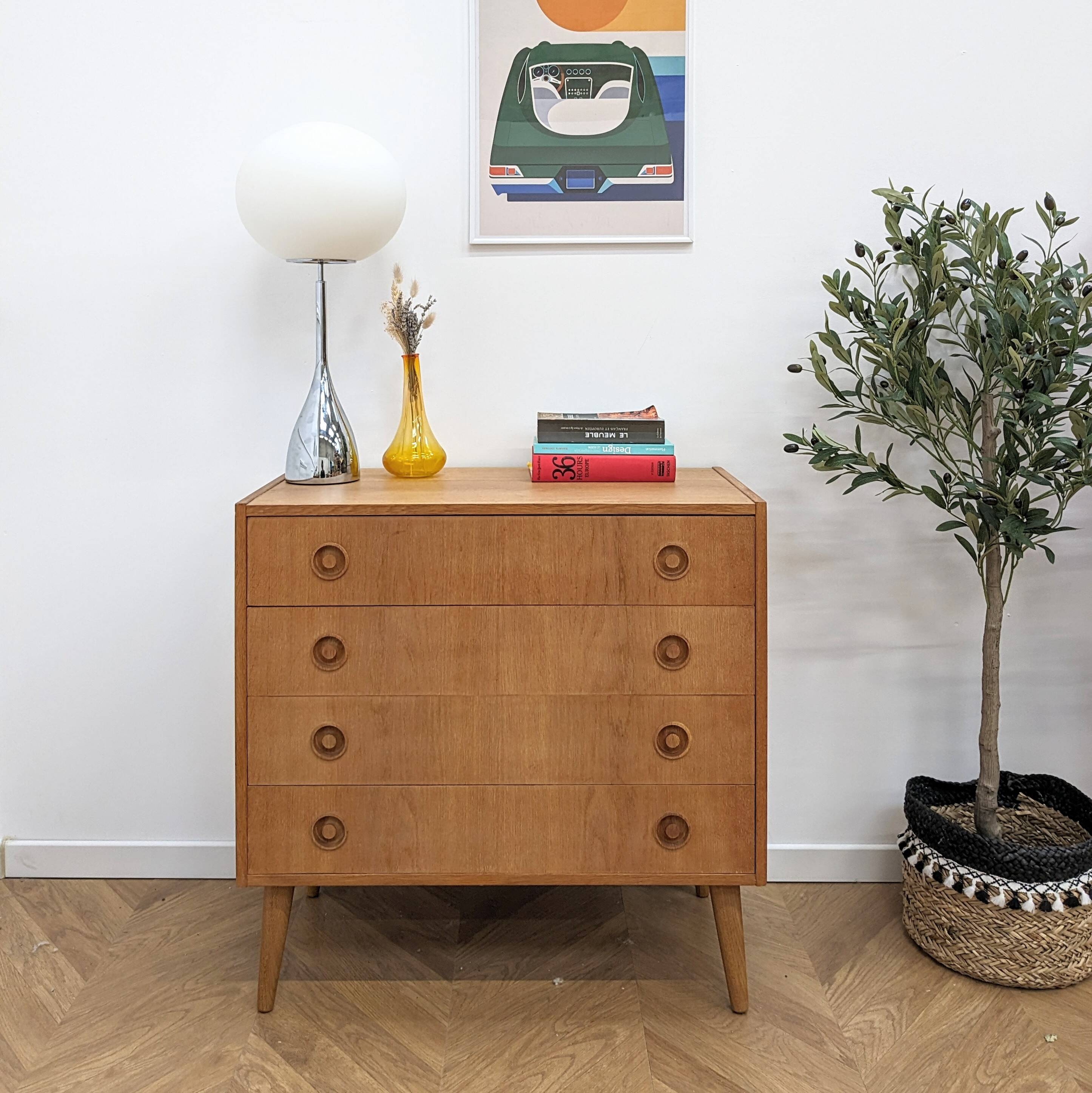 Oak chest of drawers