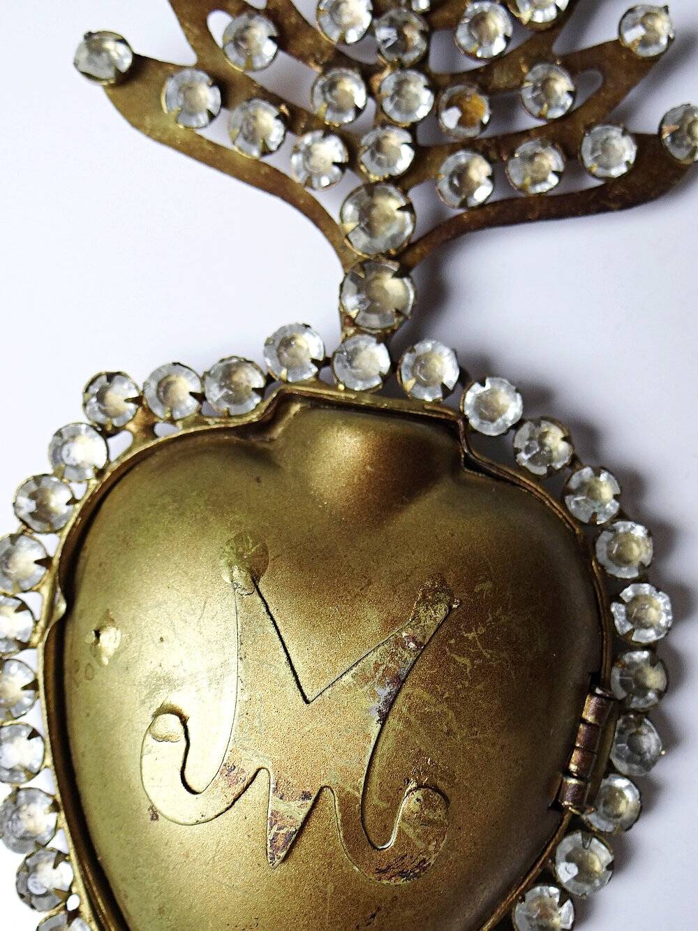 Ex-voto ancien cœur enflammé de Marie pomponne serti de strass, XIXe-XXe