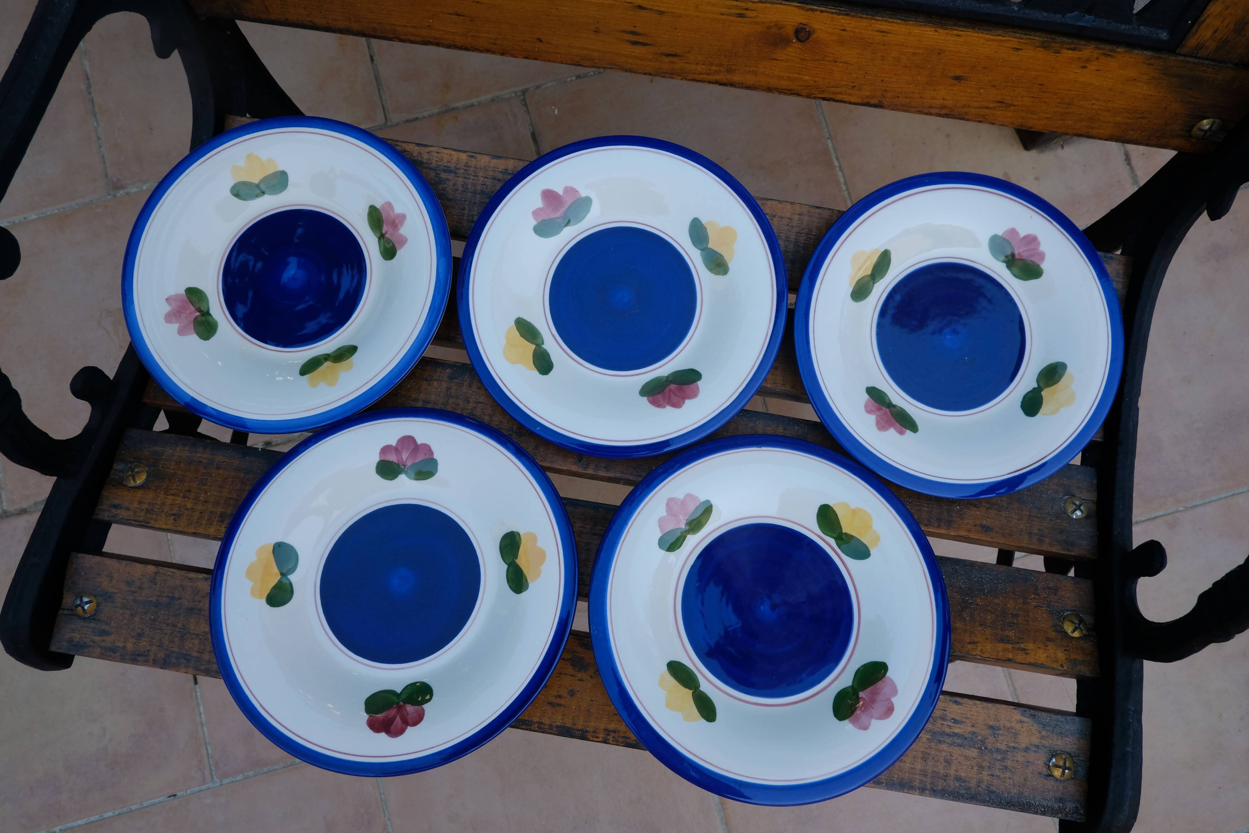 Dessert plates with flowers