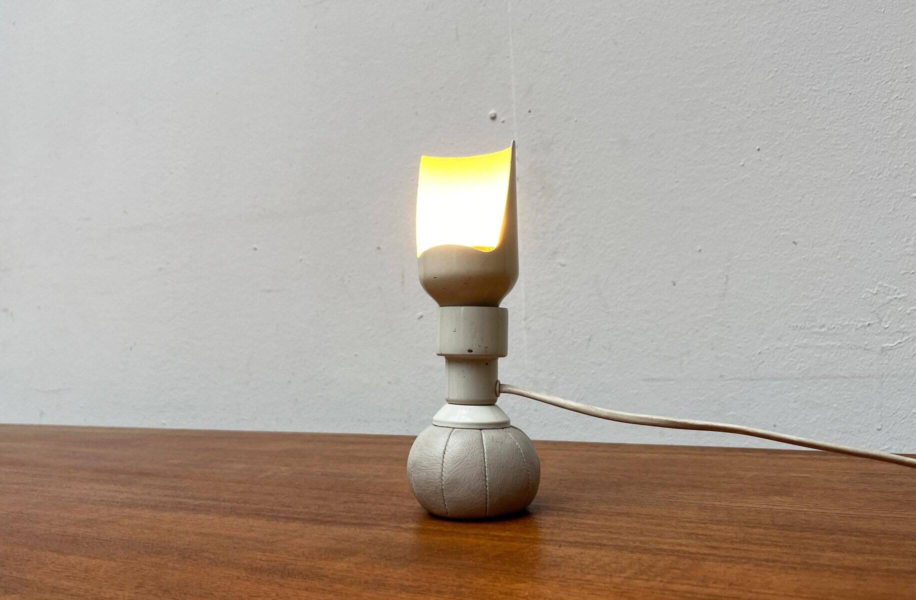 Italian table lamp model 600/P from the mid-century space by Gino Sarfatti for Arteluce, 1960s.