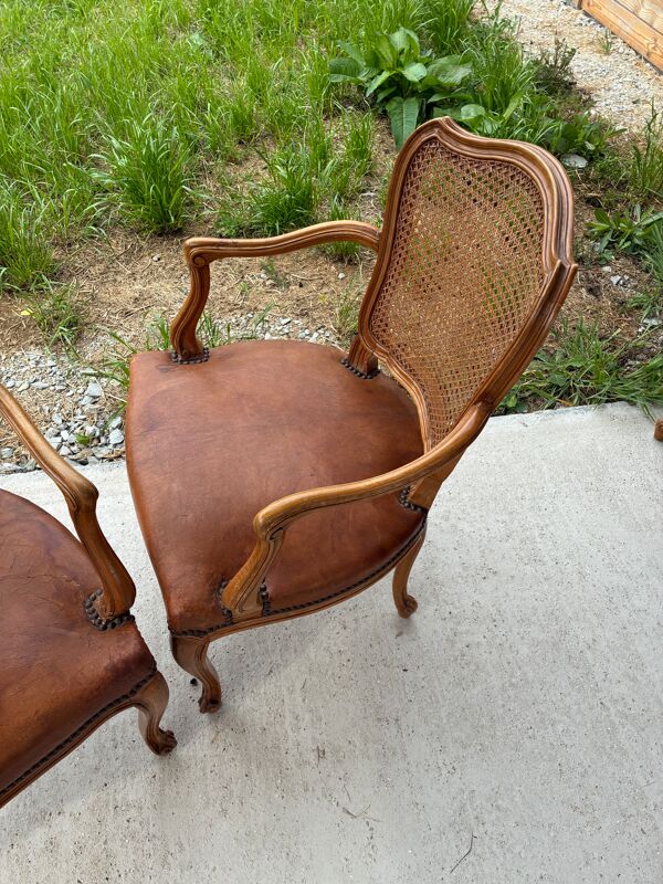 Fauteuil en cannage et cuir style Louis 15