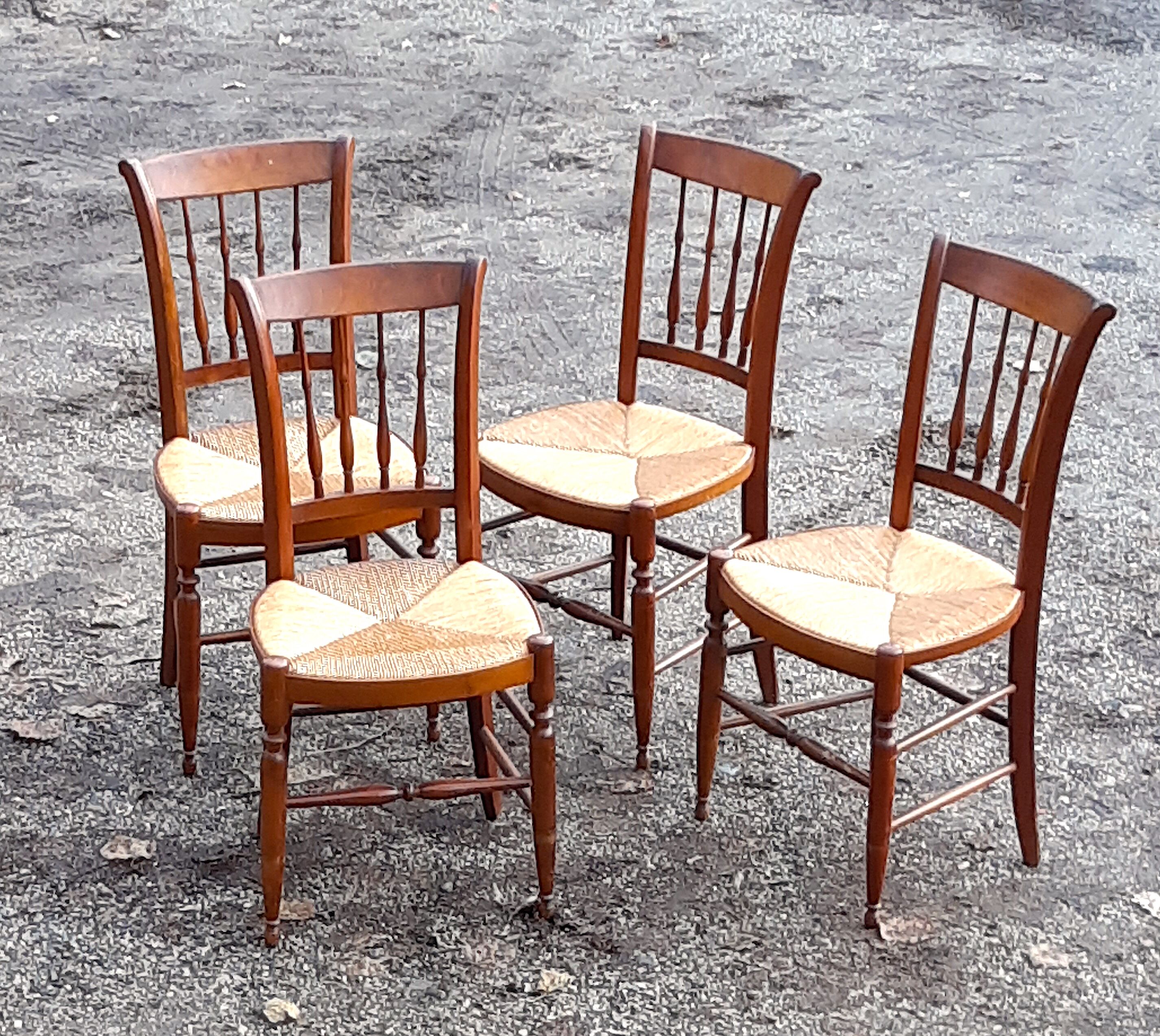 4 chaises paillées Louis-Philippe en bois fruitier