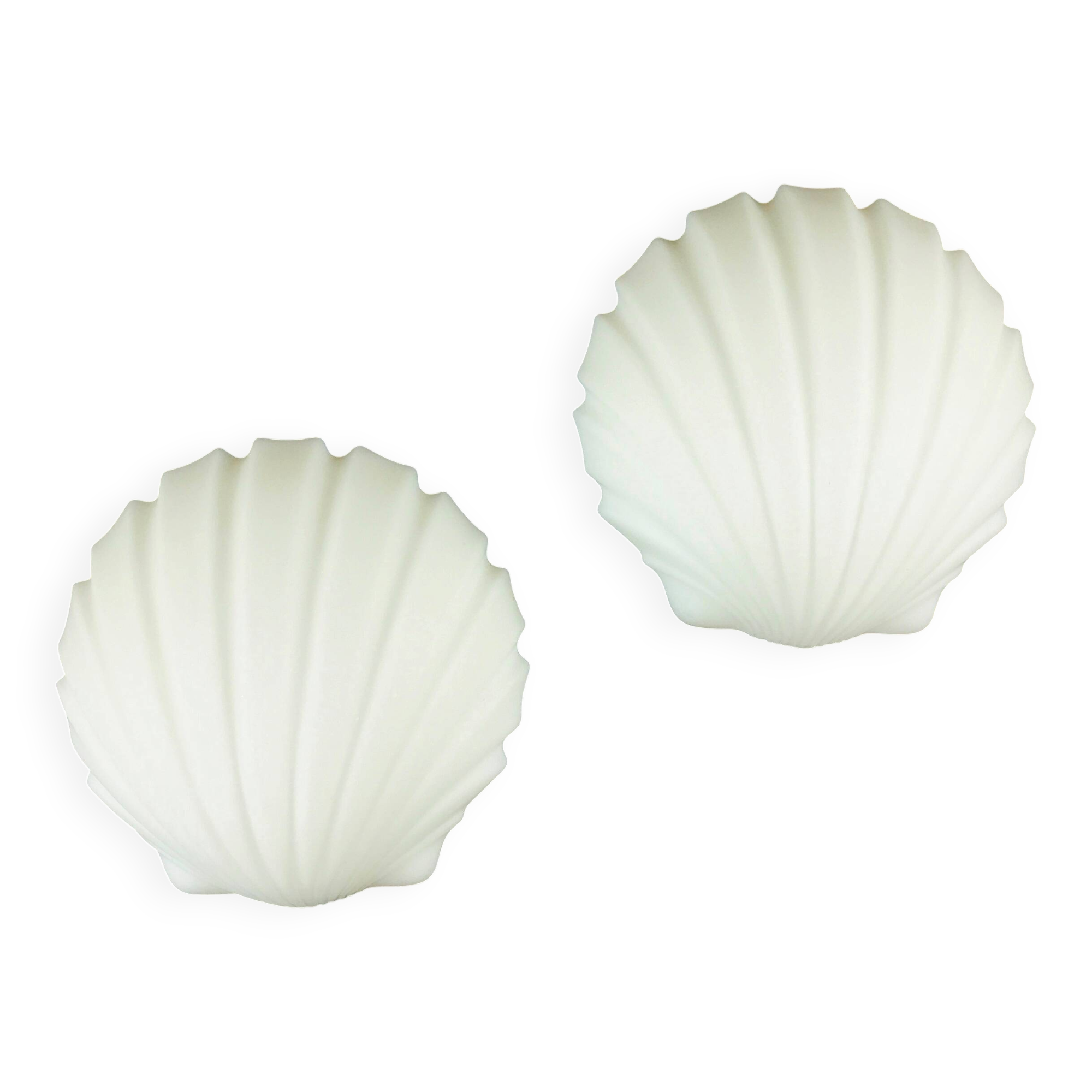 Paire de lampes murales en verre opalin en forme de coquillage de Limburg, Allemagne, années 1970.