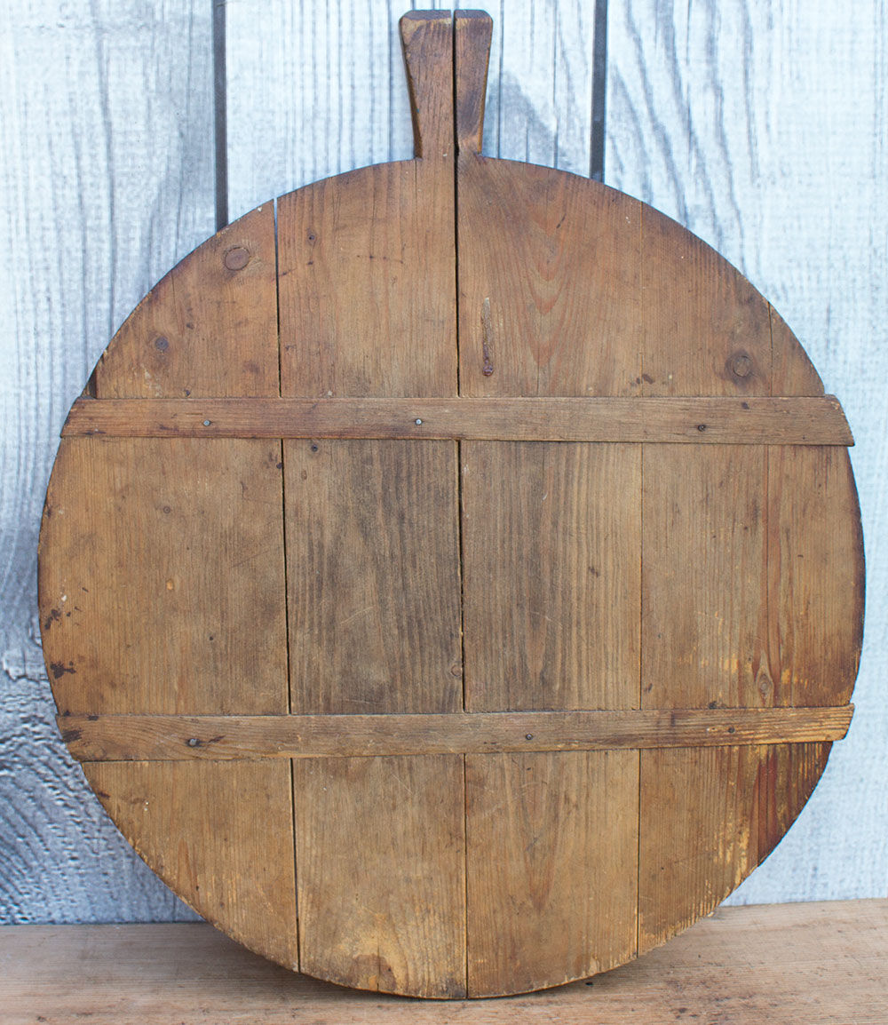Old cutting board 59 x 49 cm round