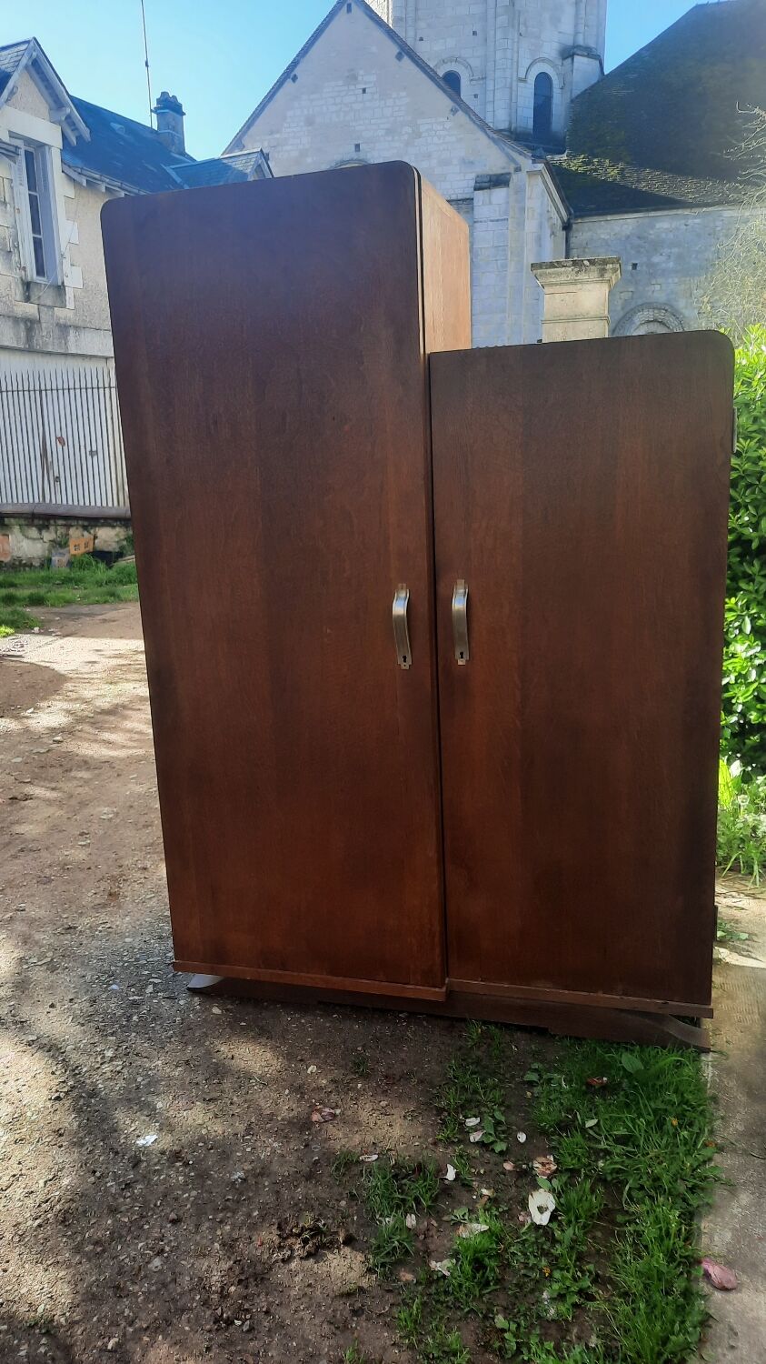 Asymmetrical cabinet