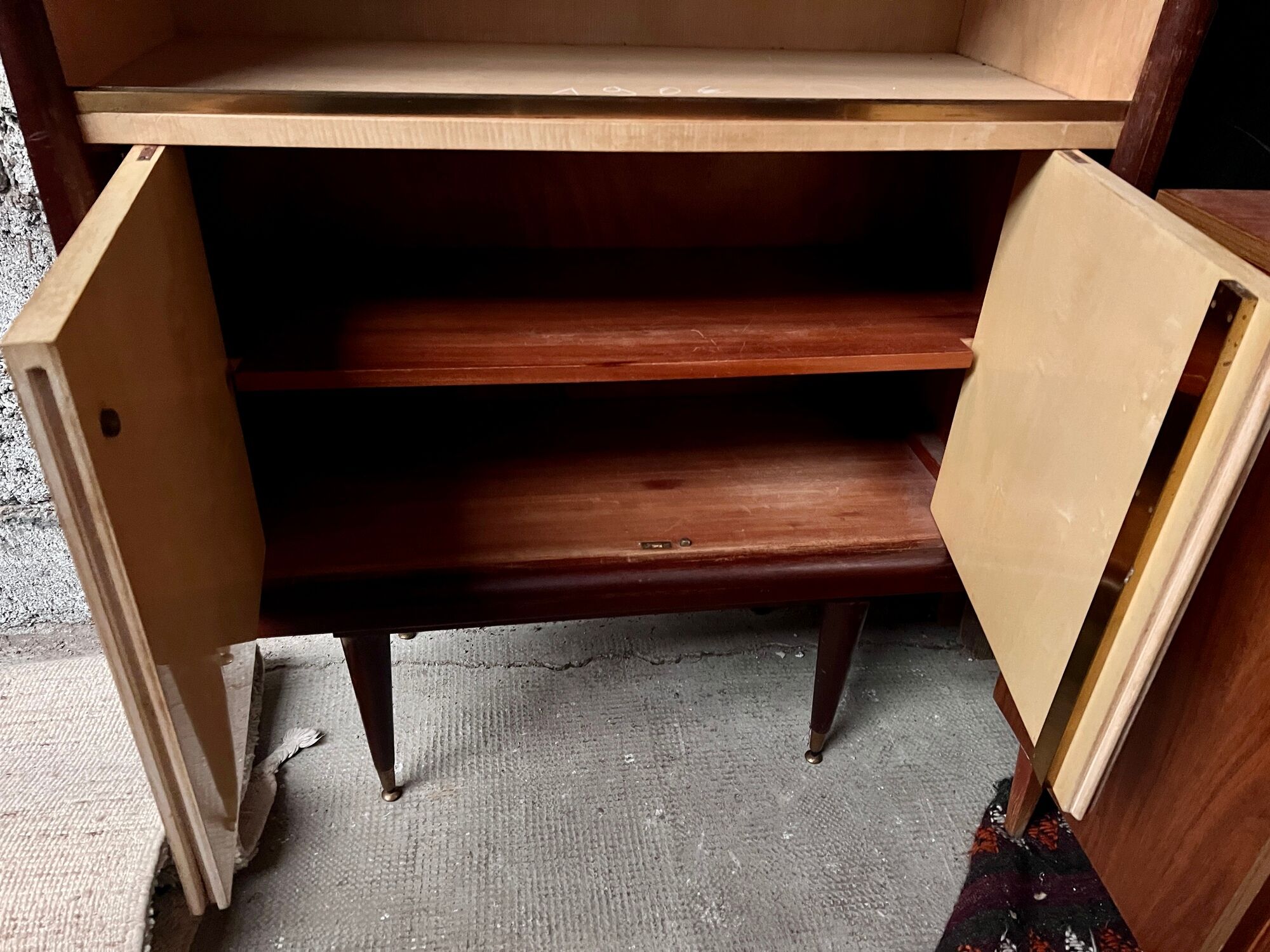 Vintage showcase in ash and lemon tree