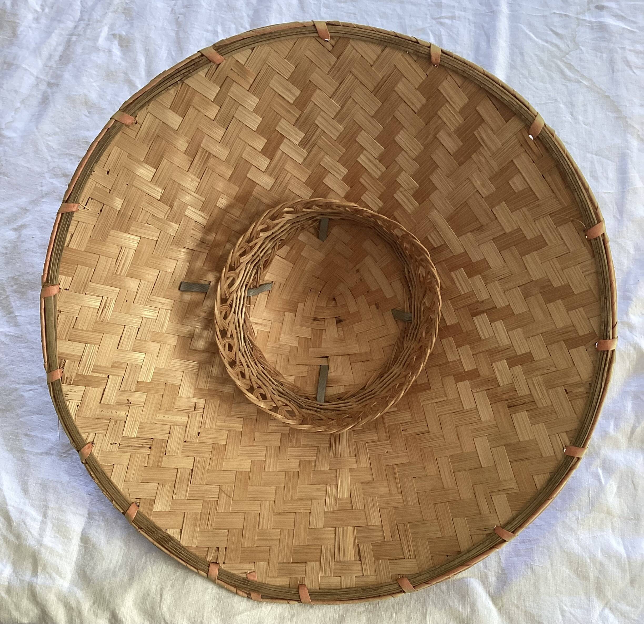 Asian hat dimensions: height -16 cm - diameter -42 cm -