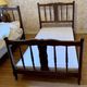 Lit simple en bois vintage