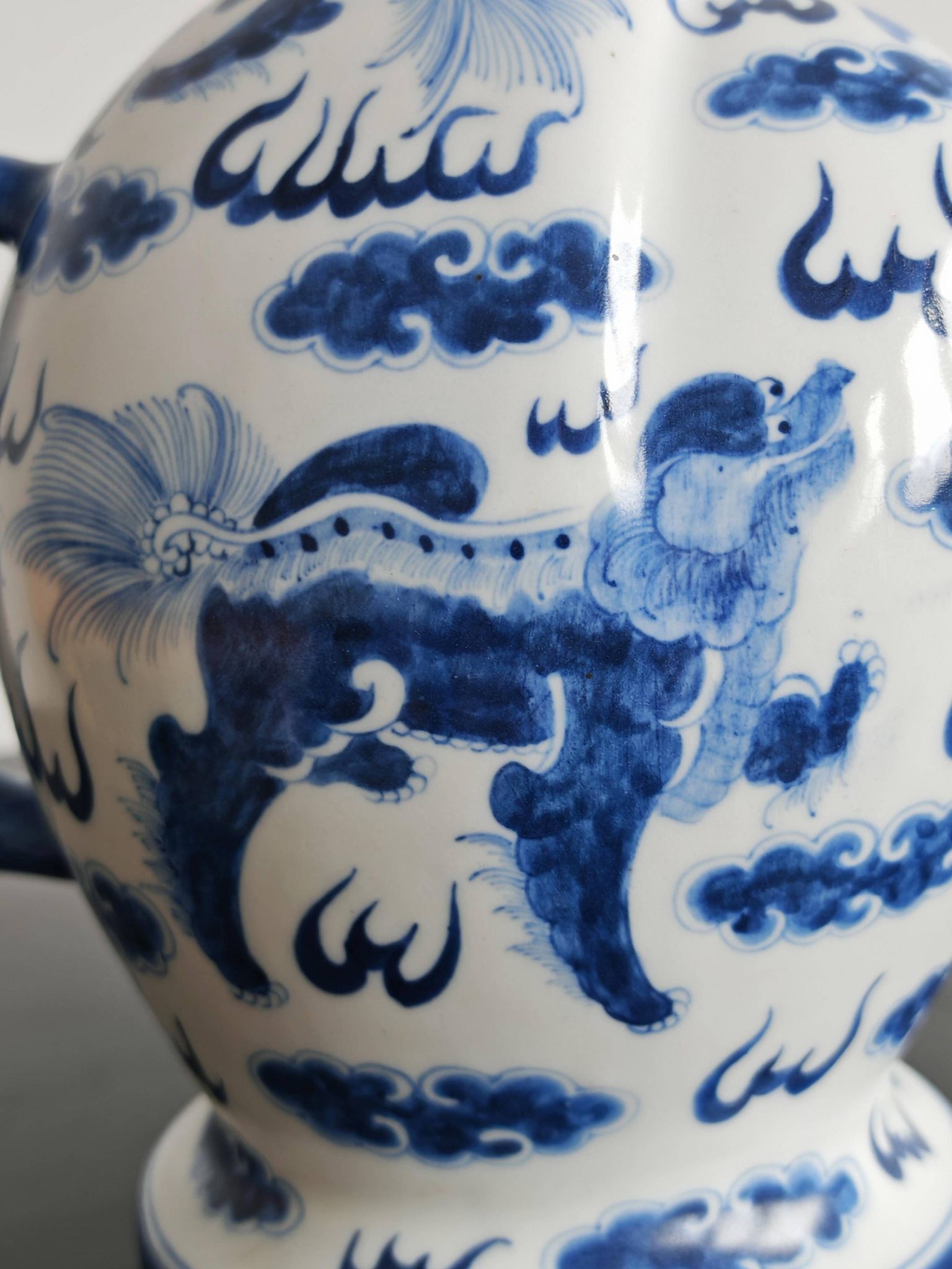 Blue and white porcelain teapot Cadogan, Guangxu period, 19th century.