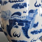 Blue and white porcelain teapot Cadogan, Guangxu period, 19th century.