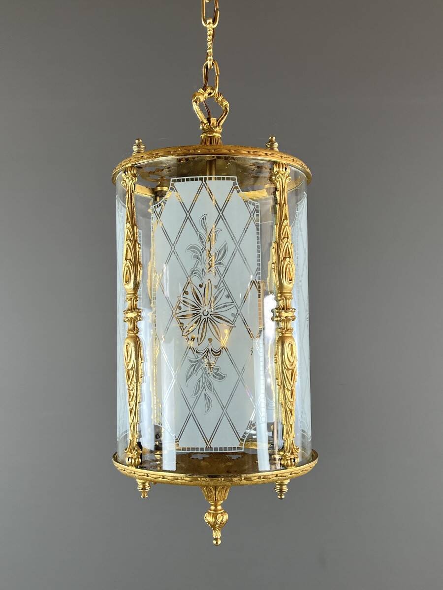 Louis XVI style lantern in gilded bronze and engraved glass, 20th century.