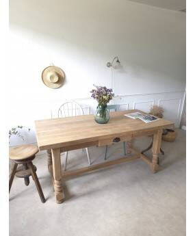 Farm table