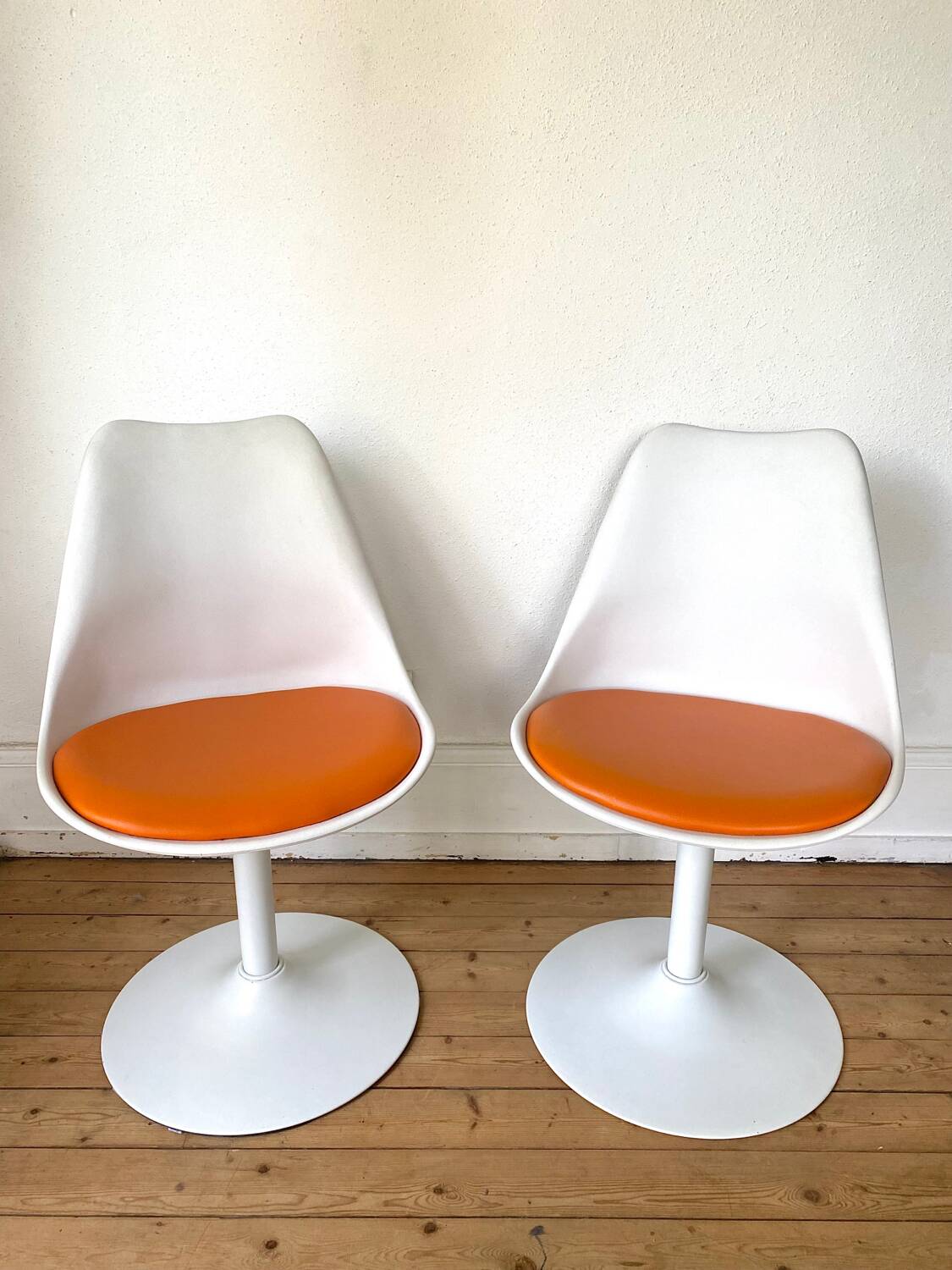 Space age 70s swivel tulip foot chairs