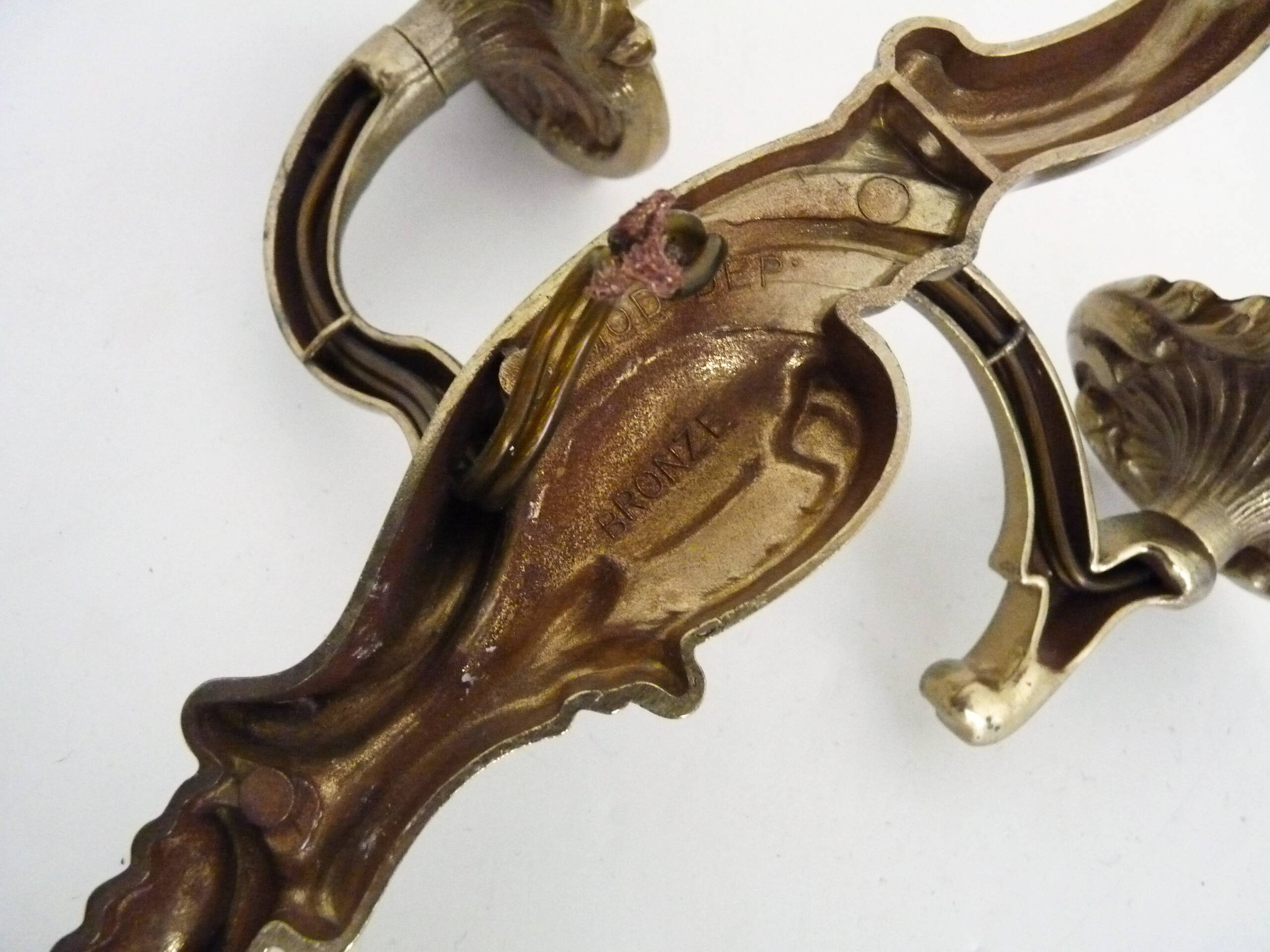 Antique double wall sconce in bronze, acanthus leaf design.