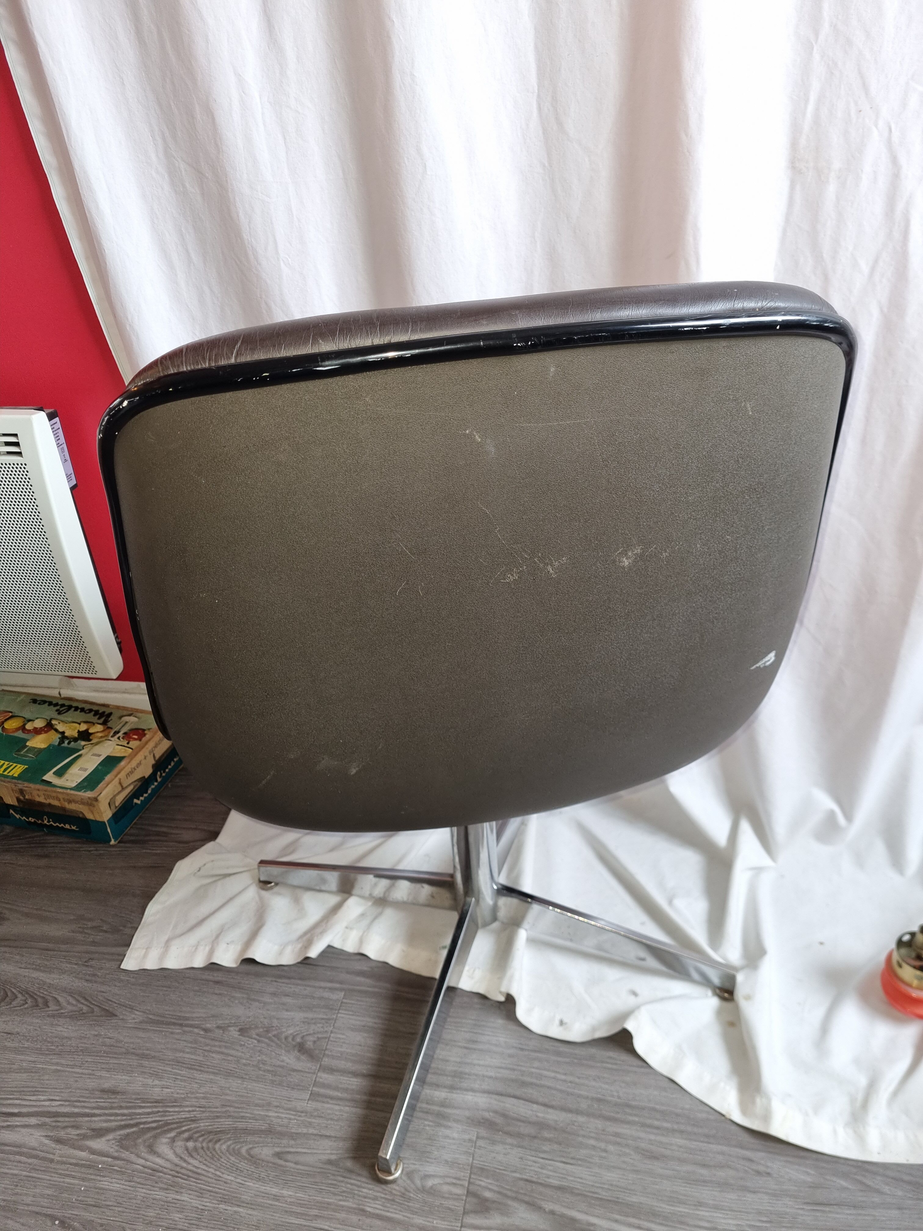 Vintage leather armchair from 1970