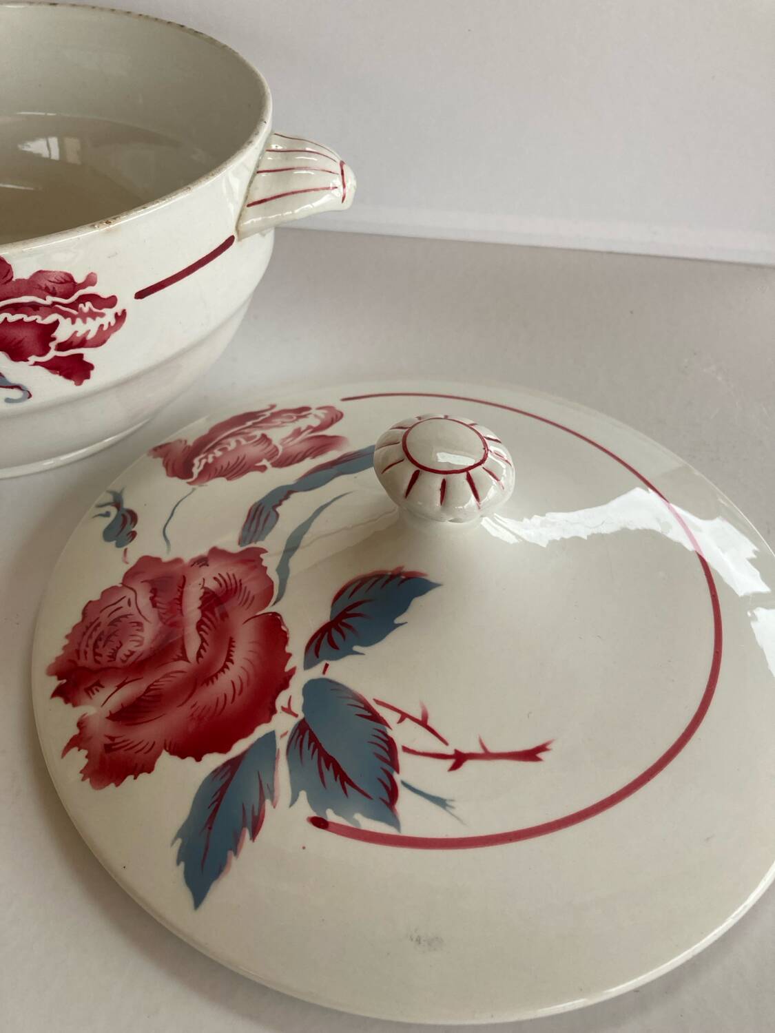 Vintage soup tureen Sarreguemines Manon