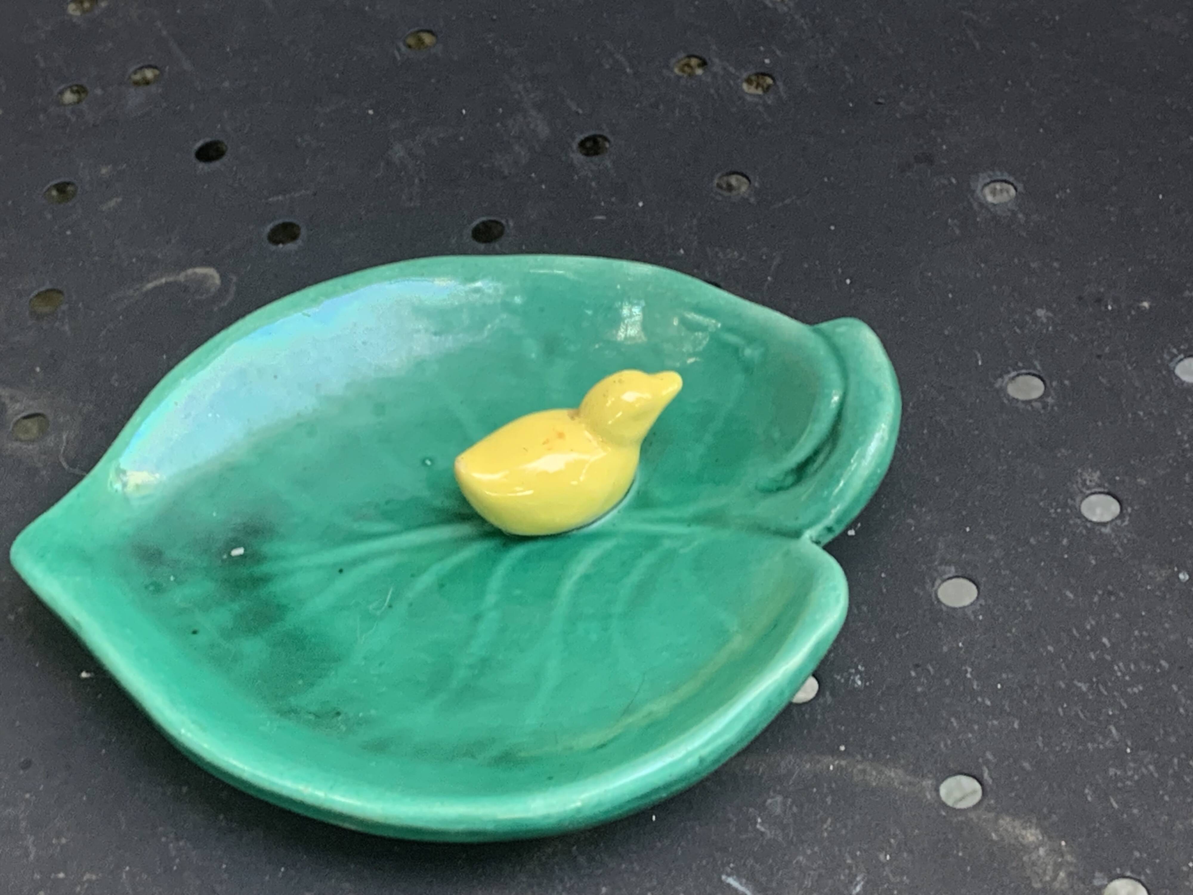 Empty pocket, duck soap dish on green barbotine leaf vintage