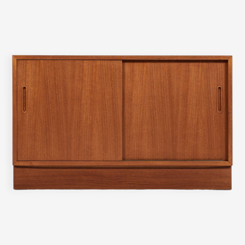 Midcentury Danish lowboard in teak with 2 sliding doors by Hundevad 1960s - 108cm