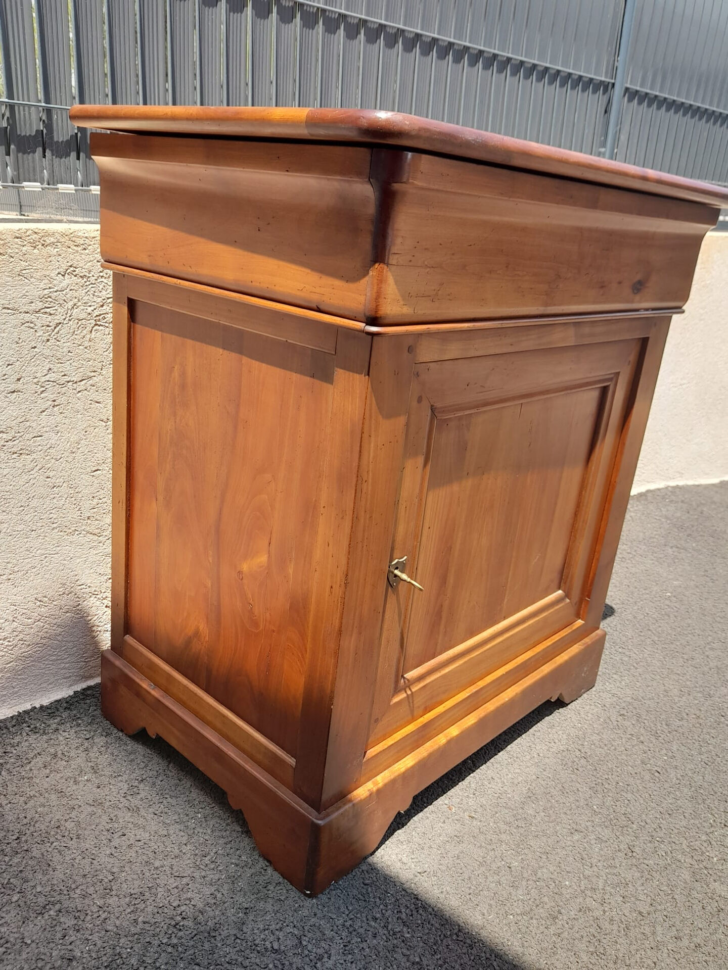 TV unit with rotating shelf