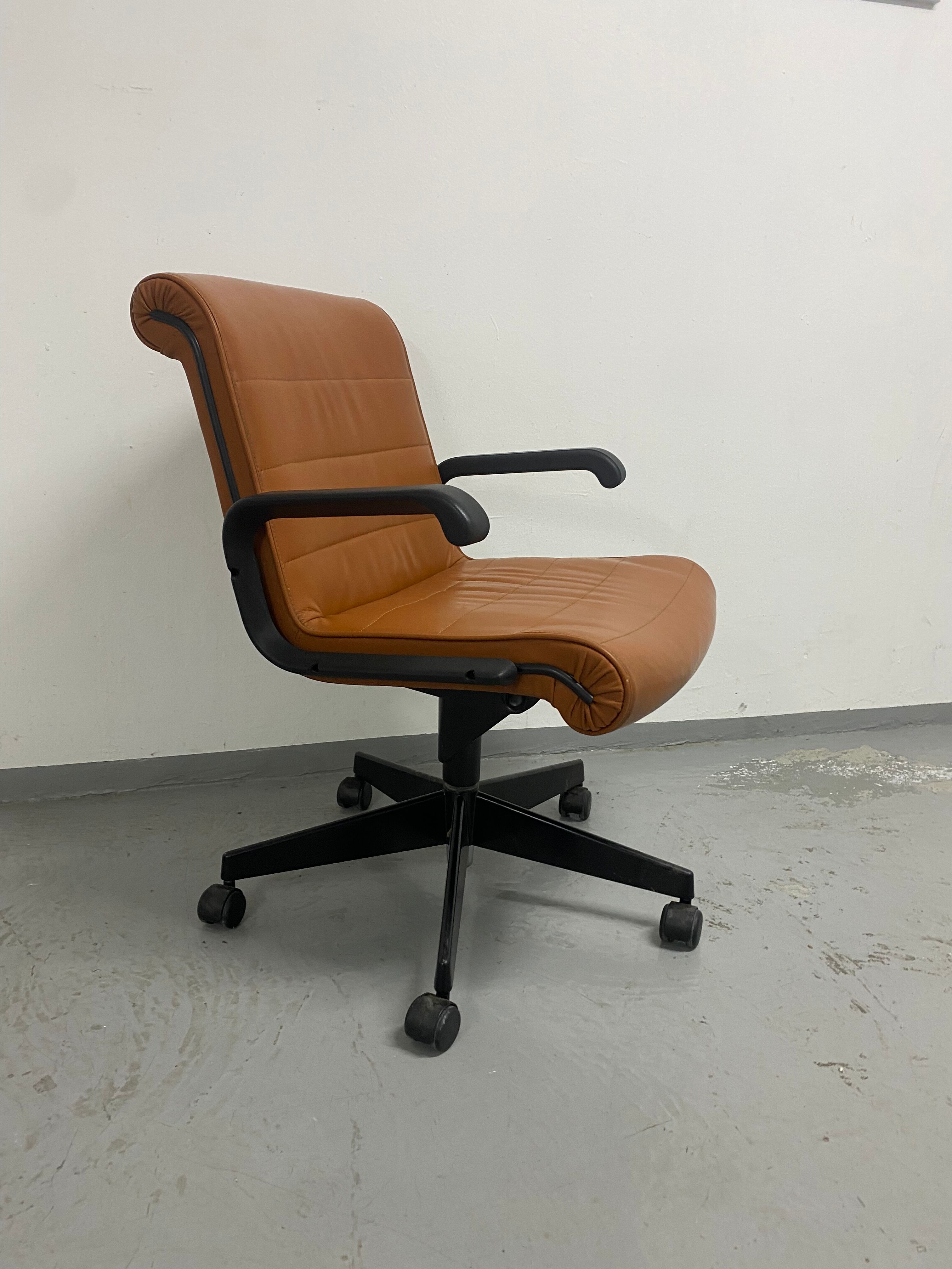 Fauteuil Richard Sapper édition Knoll cuir cognac