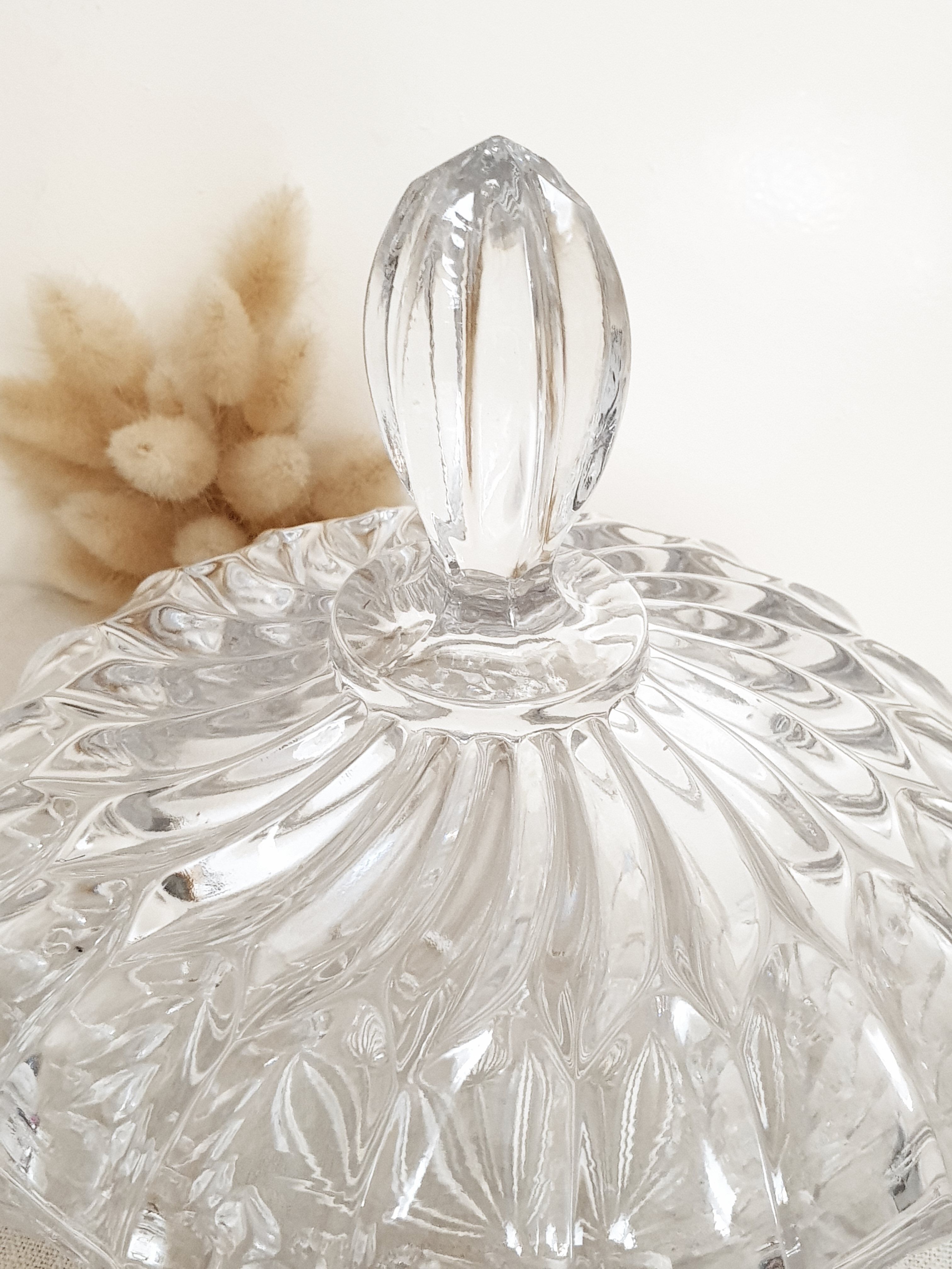 Chiseled glass candy box