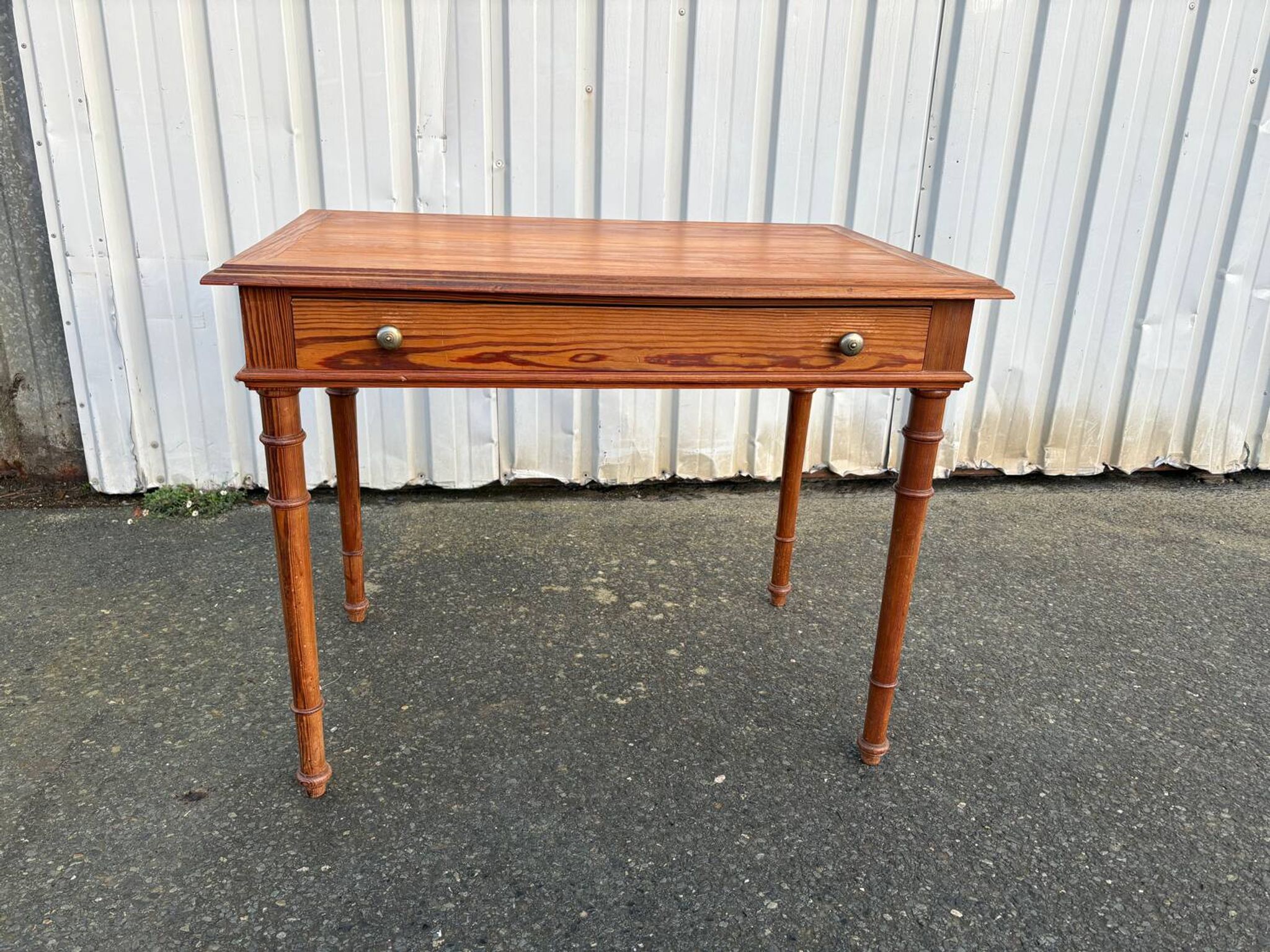 Antique desk in pitch pine, turned legs, drawer – superb patina.