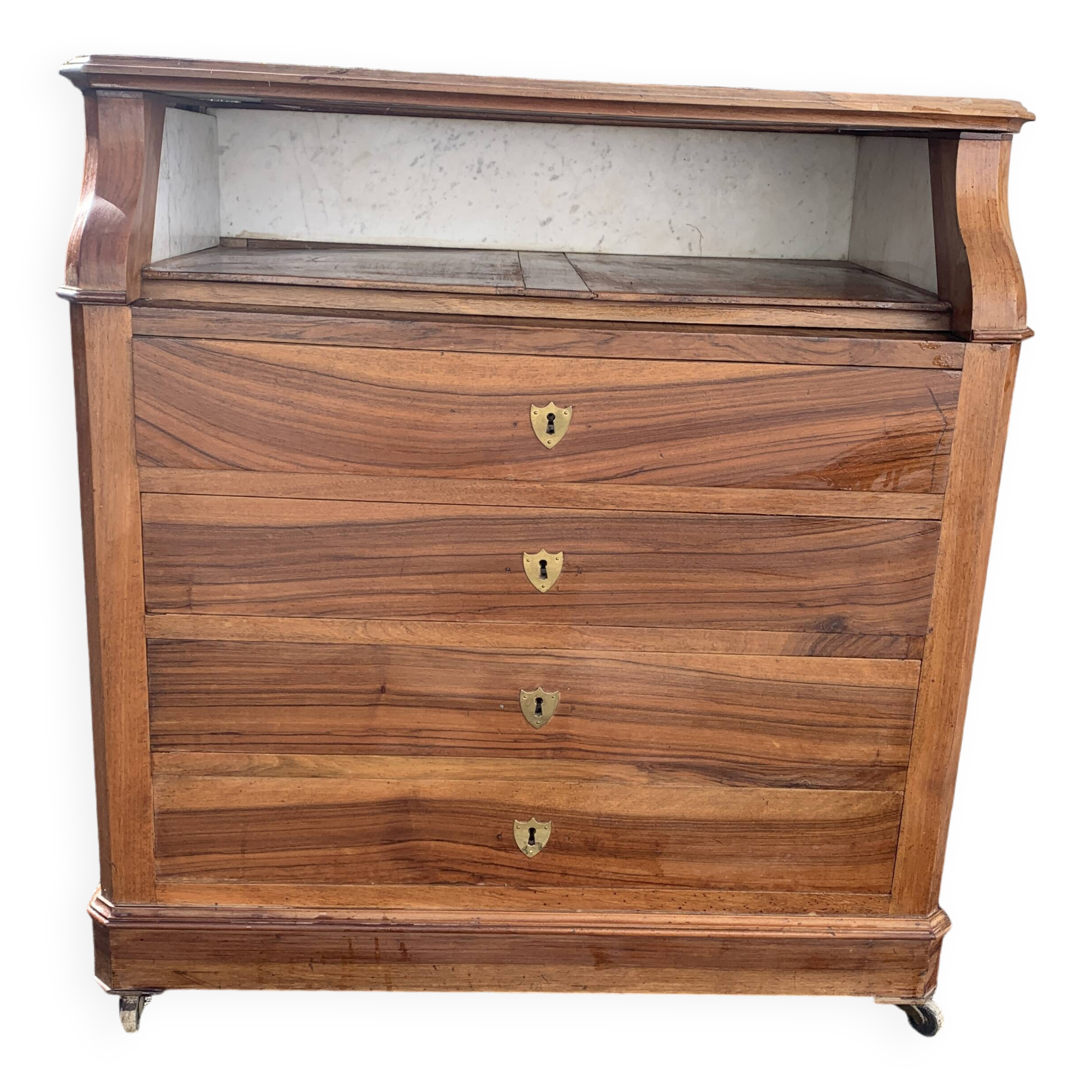 Beautiful 4-drawer chest of drawers