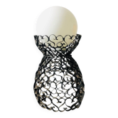 Lampe en fer forgé noir et globe en verre blanc