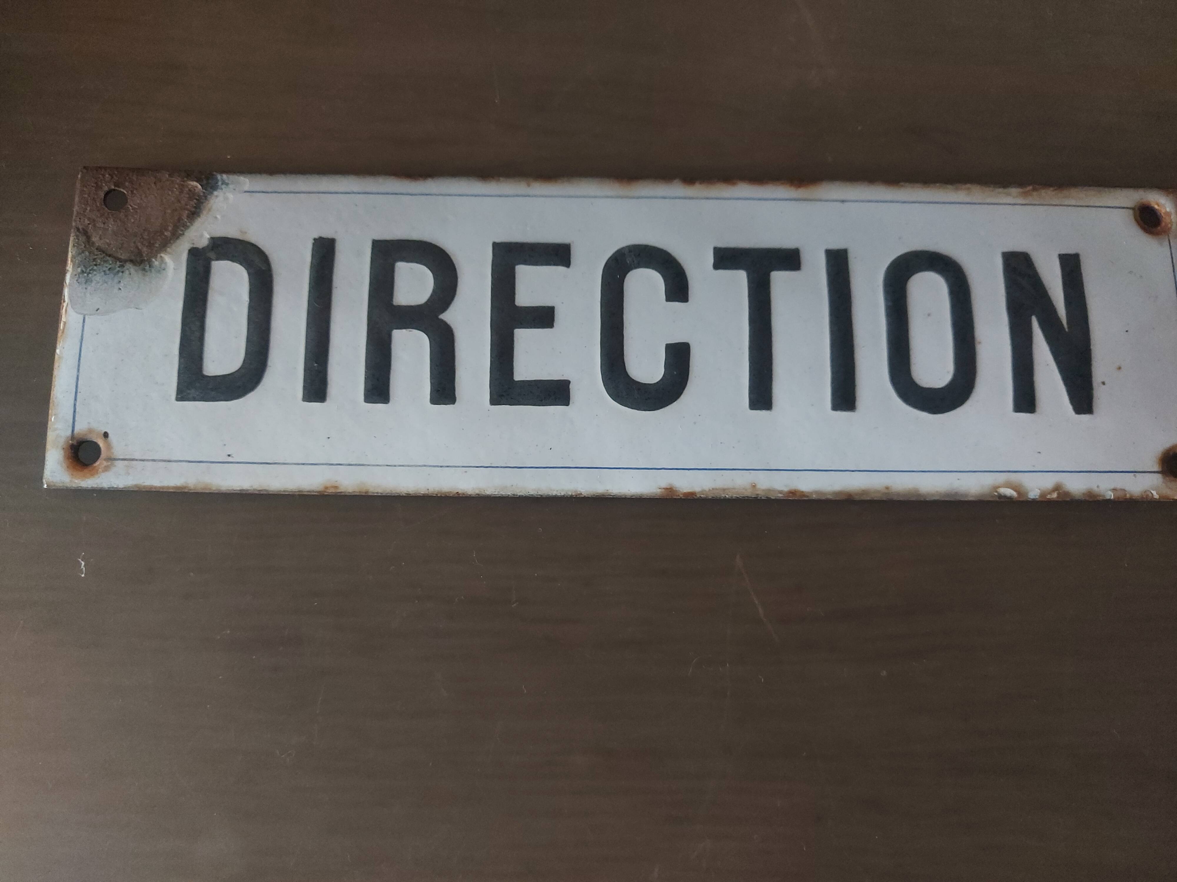 Curved enamel plate direction