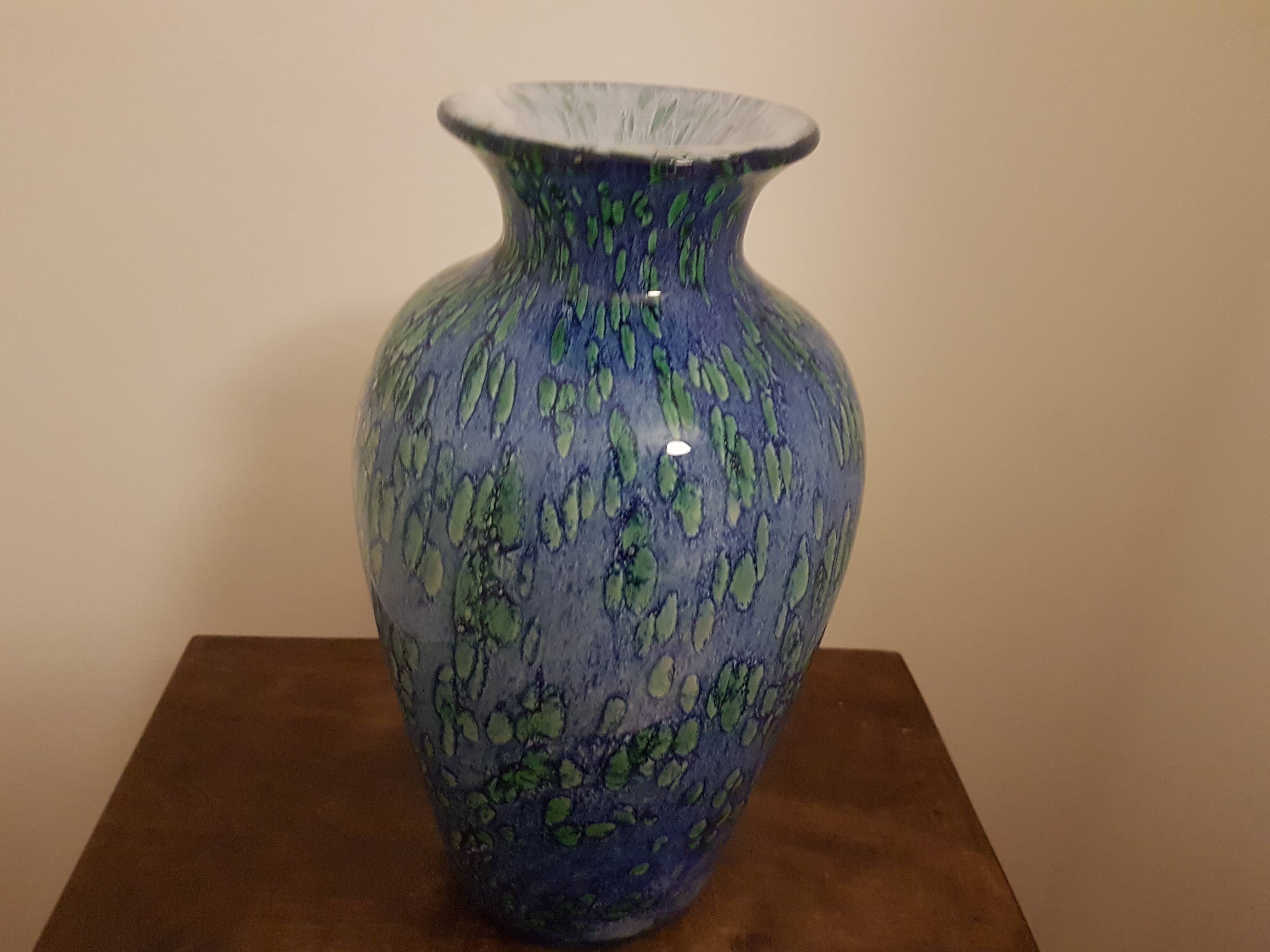 Vase design of passing the rochere