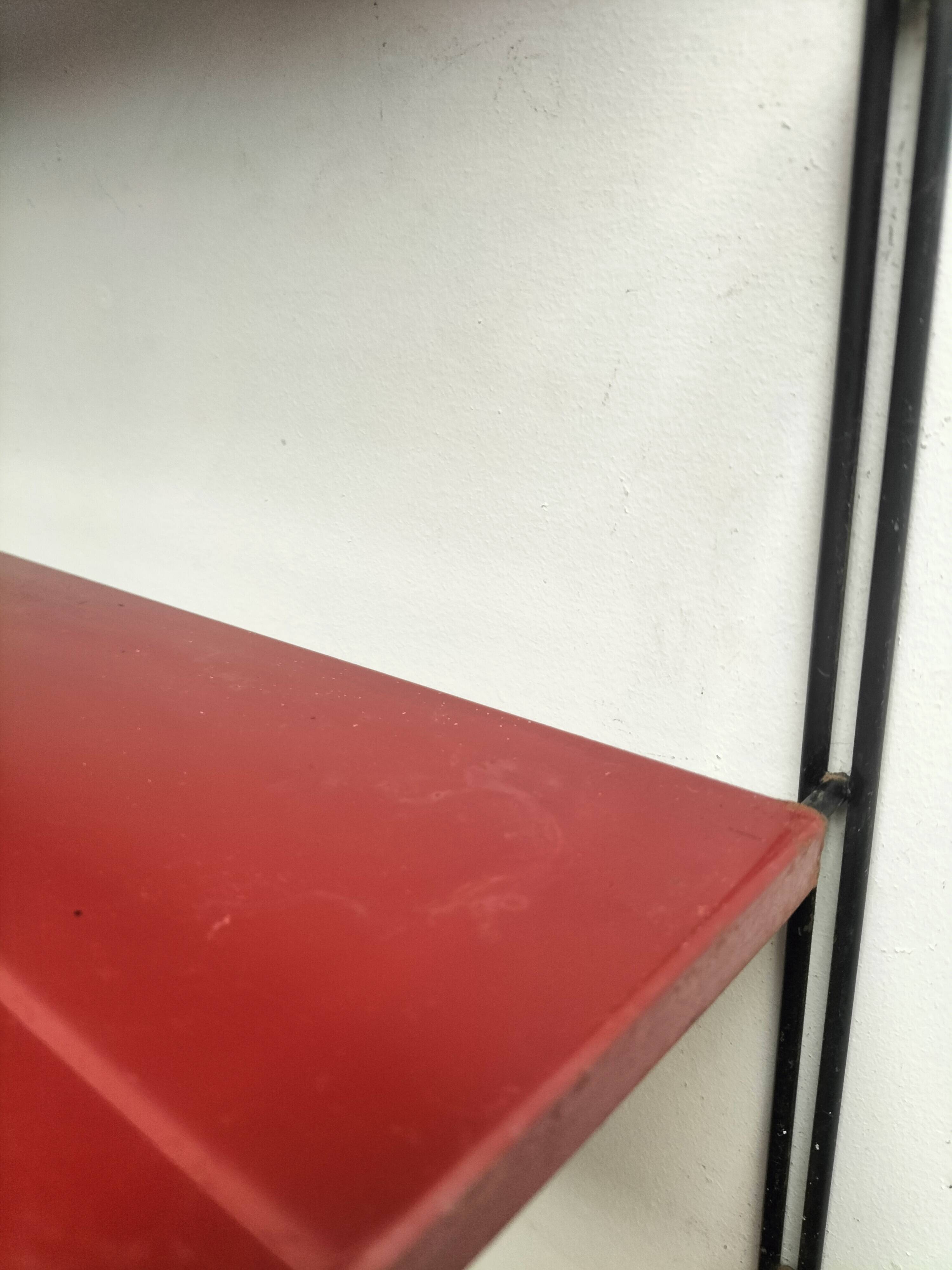 Metal string shelf