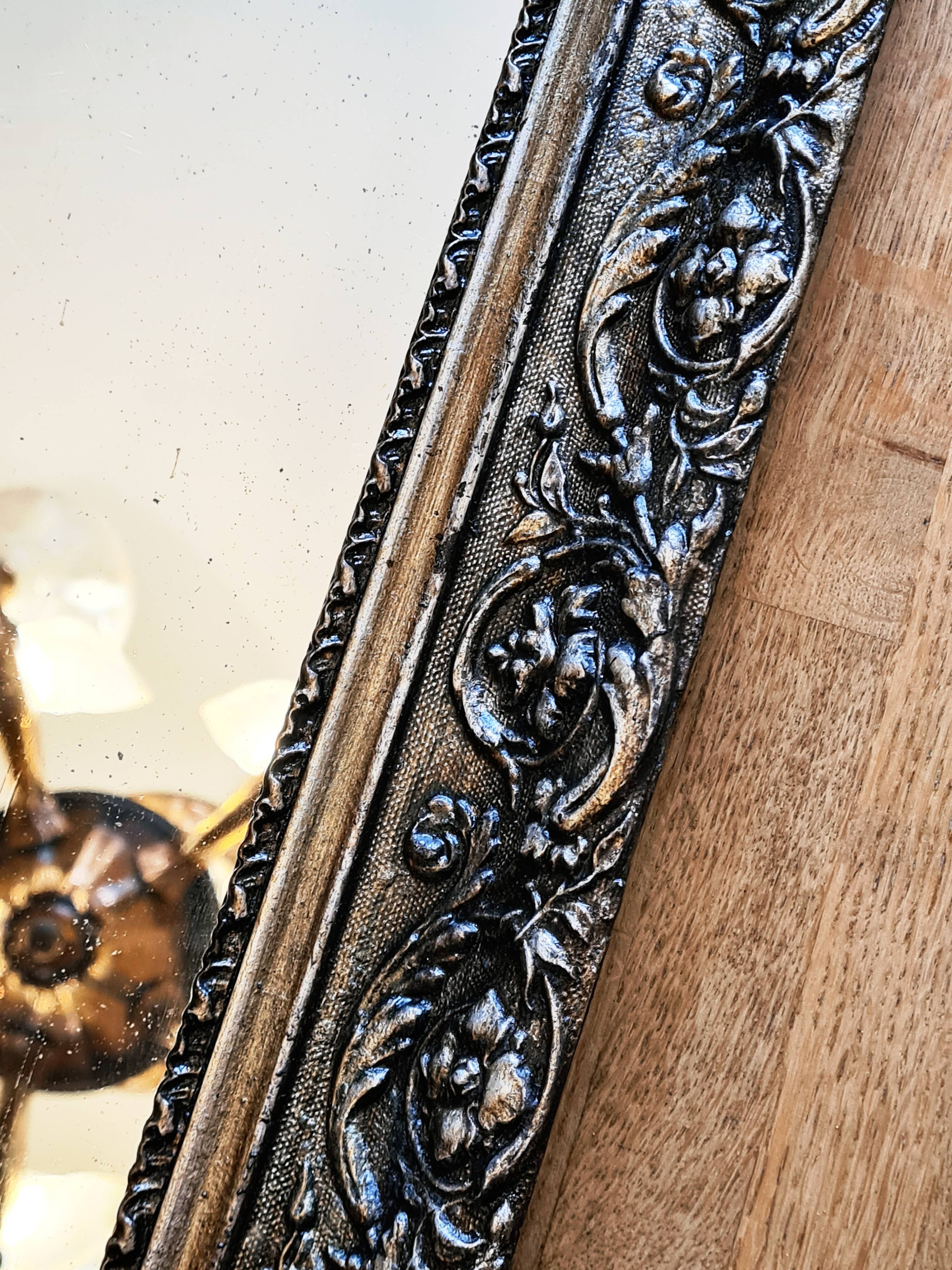Antique silvered mirror "Barthélémy" – elegance and poetry of time