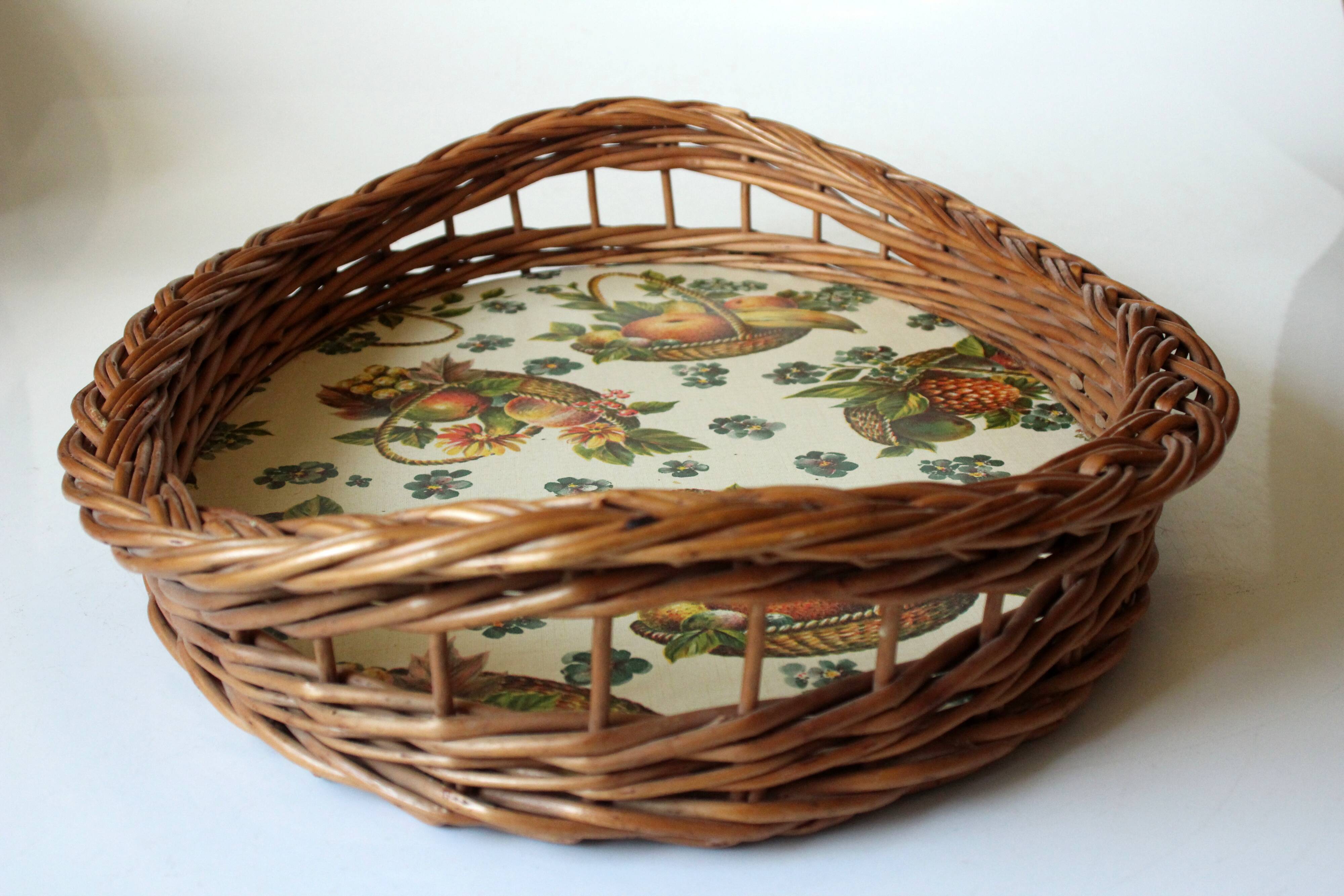 Large wicker and wood serving tray, vintage from the 1960s