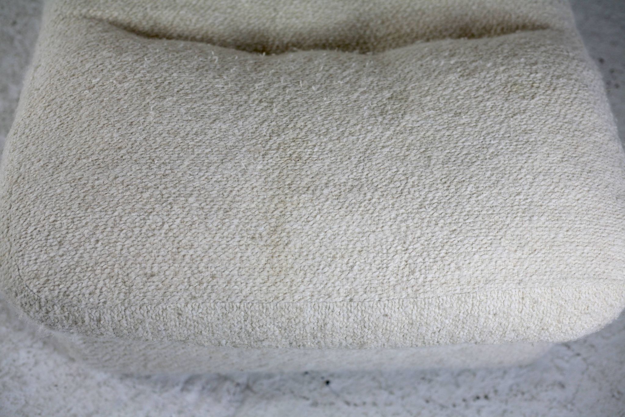 Chair "Space Age" in unbleached wool, France, circa 1970