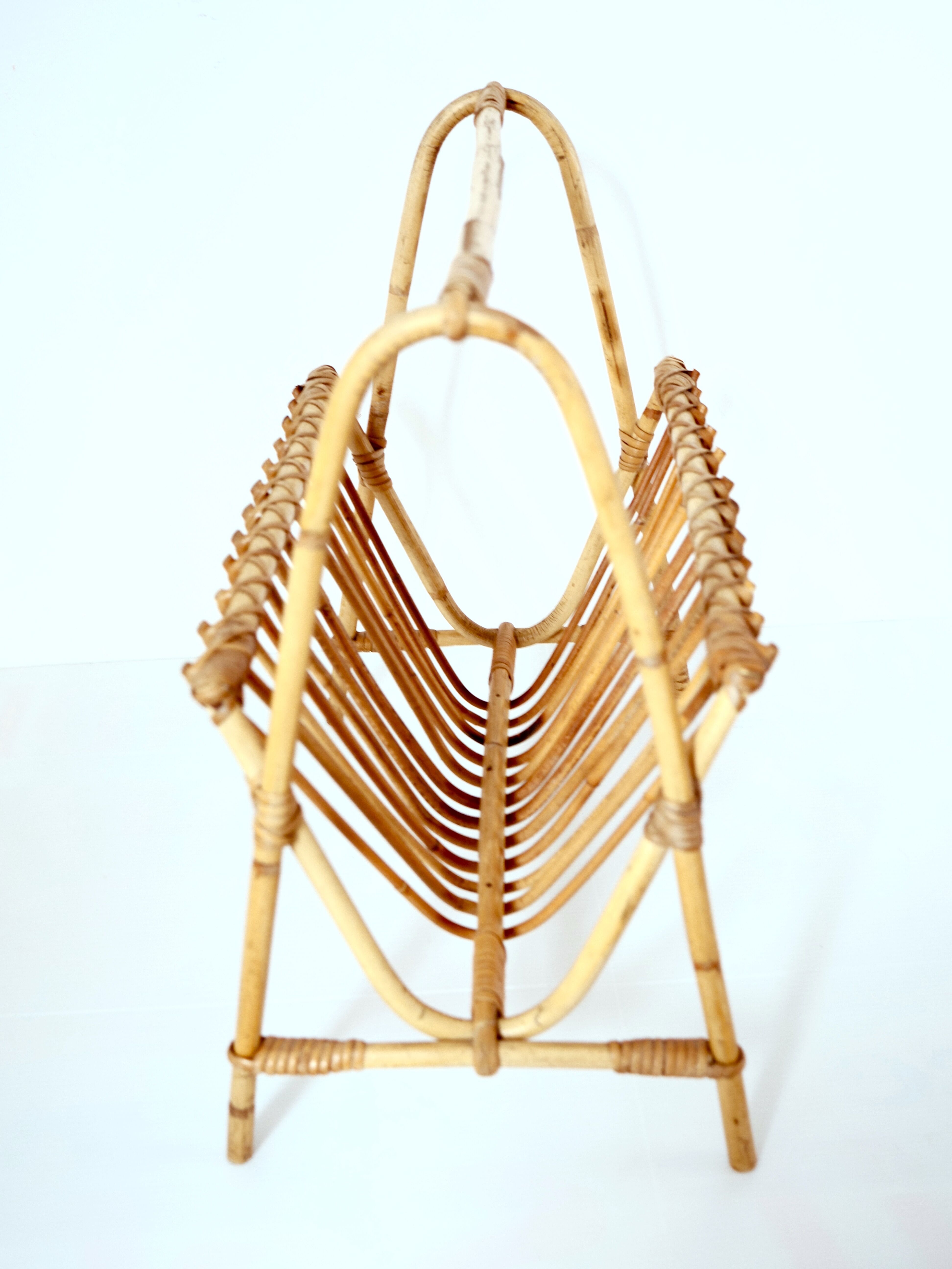 Porte-revue en rotin deco