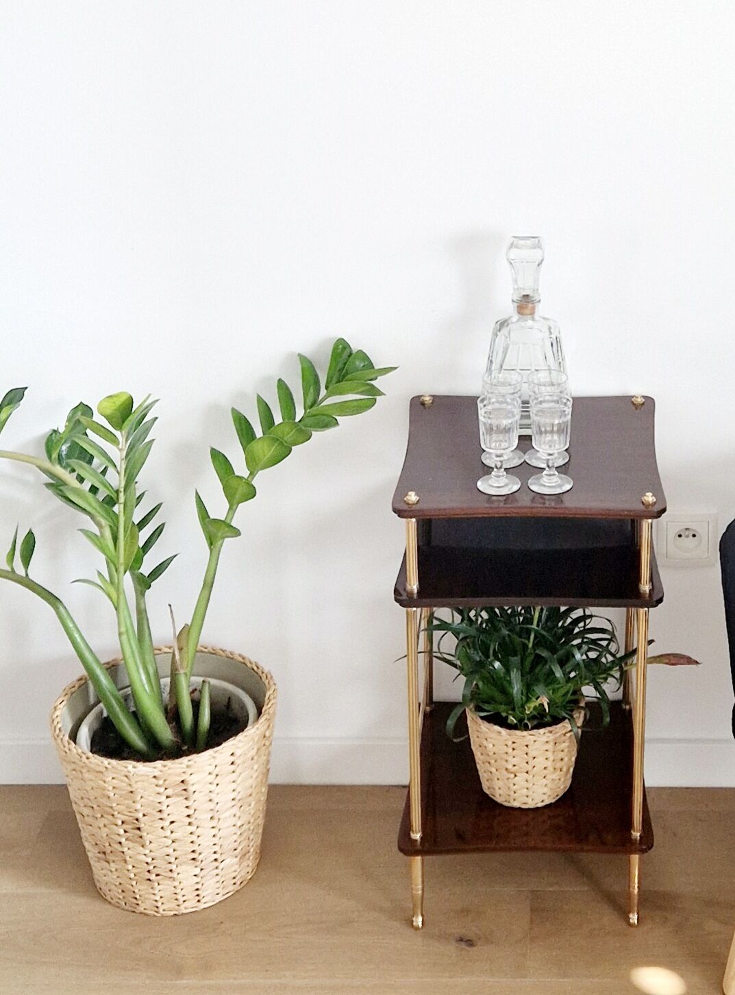 Vintage pedestal table 70s