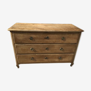 Louis XVI period chest of drawers opening on three drawers