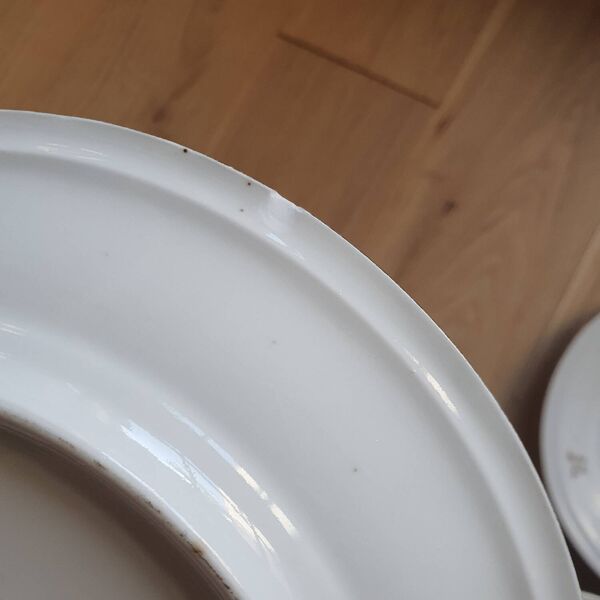 10 assiettes en porcelaine J&Cie