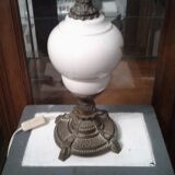 Sumptuous tulip glass lamp