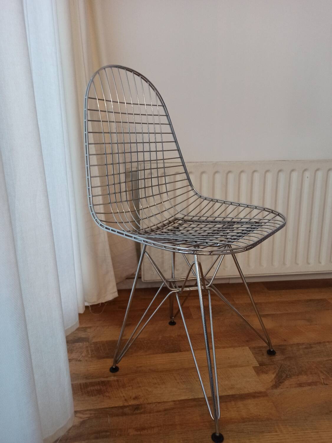 1 vintage wire chair