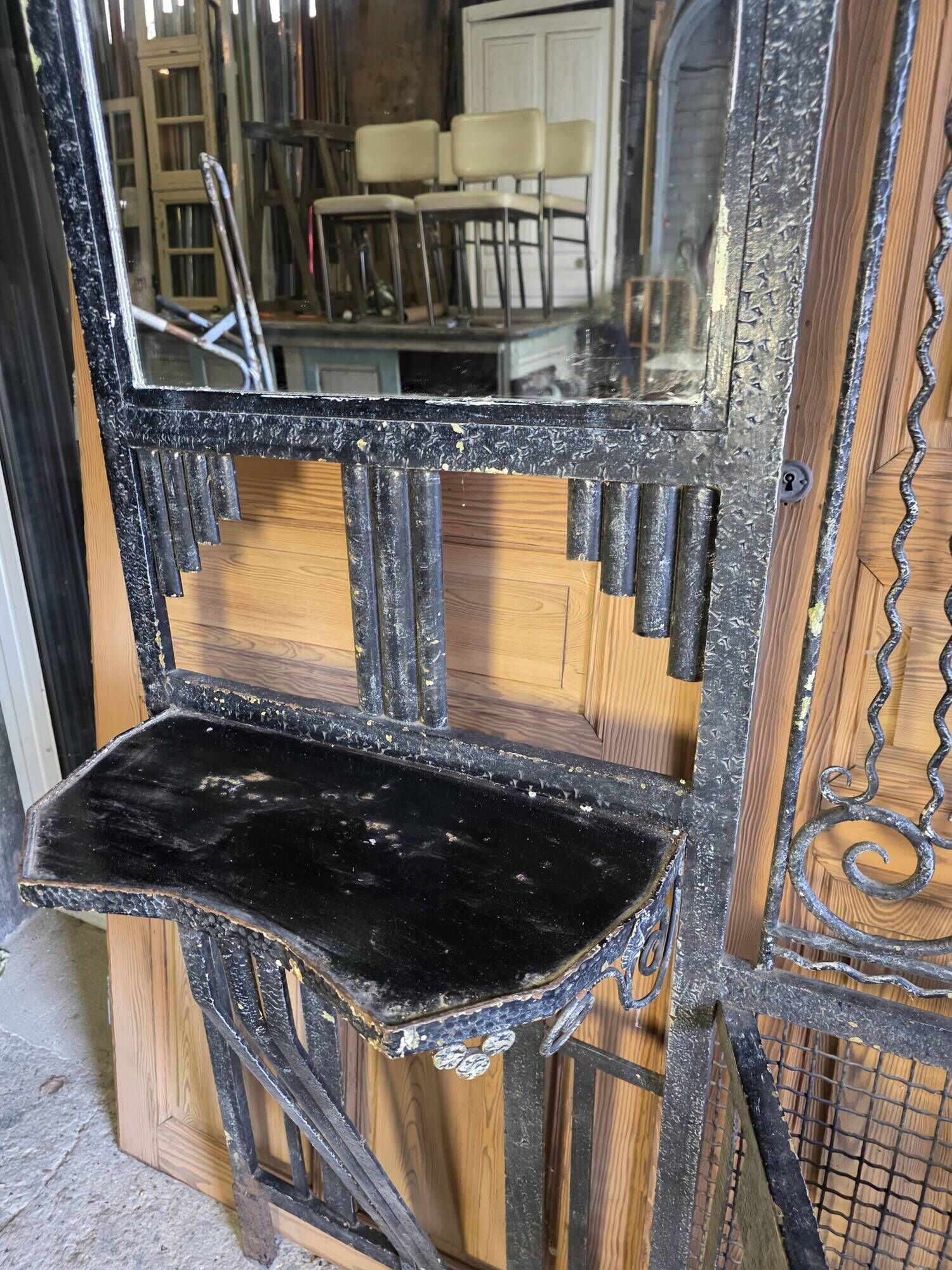 Art Deco coat rack wardrobe in wrought iron from the 1930s.
