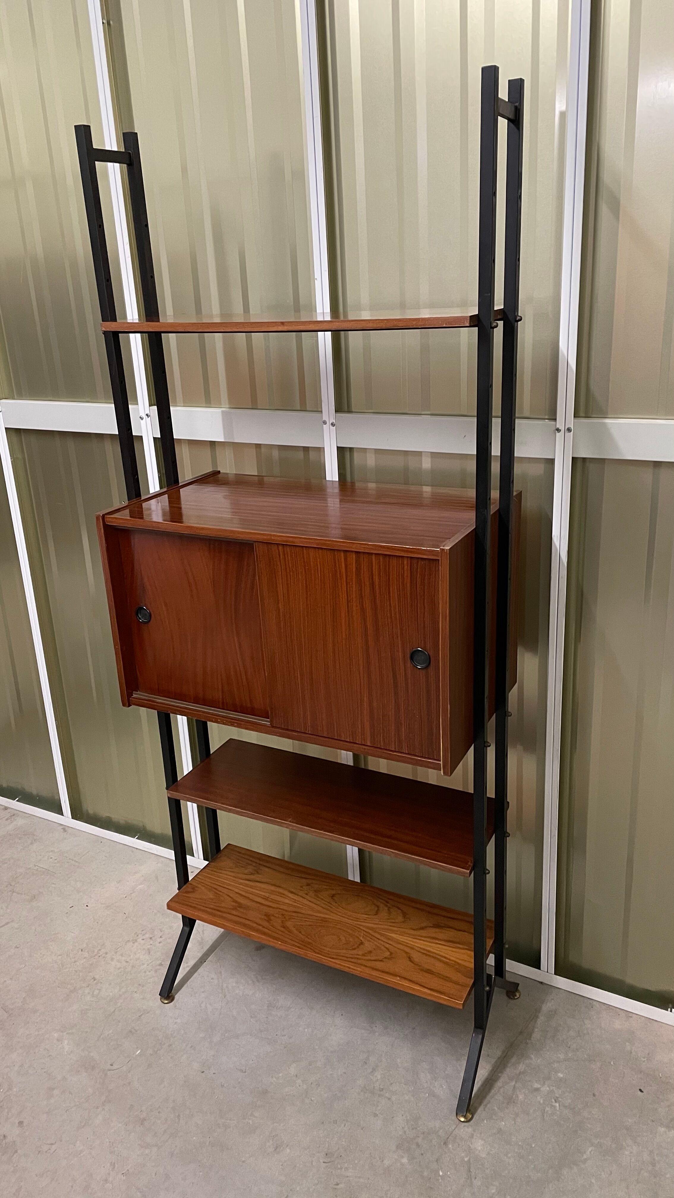 Italian footcase bookcase from the 60s in teak and metal