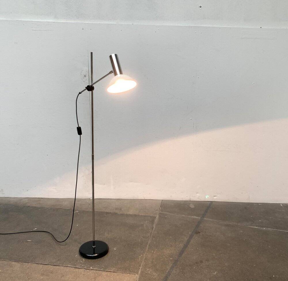 Mid-century space age type 870 floor lamp by Sis, 1960s.